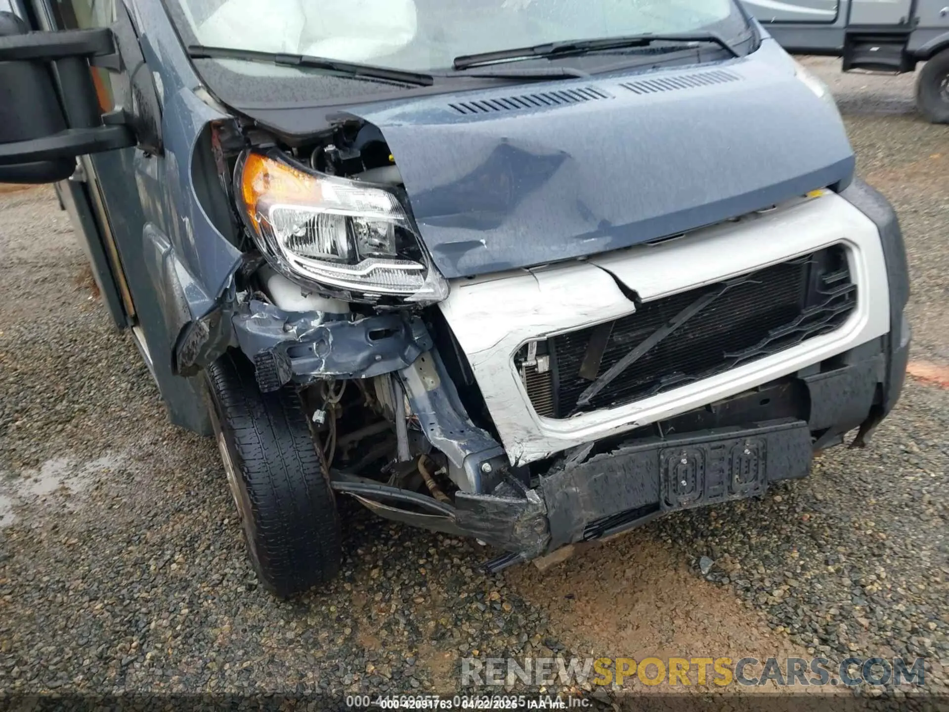 10 Photograph of a damaged car 3C7WRVMG8NE116956 RAM PROMASTER 3500 CUTAWAY 2022