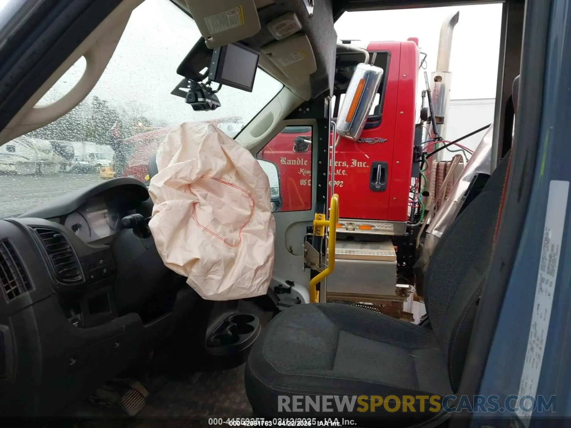 6 Photograph of a damaged car 3C7WRVMG8NE116956 RAM PROMASTER 3500 CUTAWAY 2022