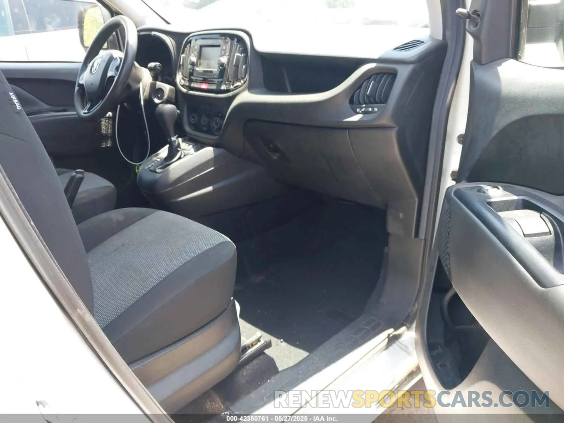 5 Photograph of a damaged car ZFBHRFAB4K6N81095 RAM PROMASTER CITY 2019