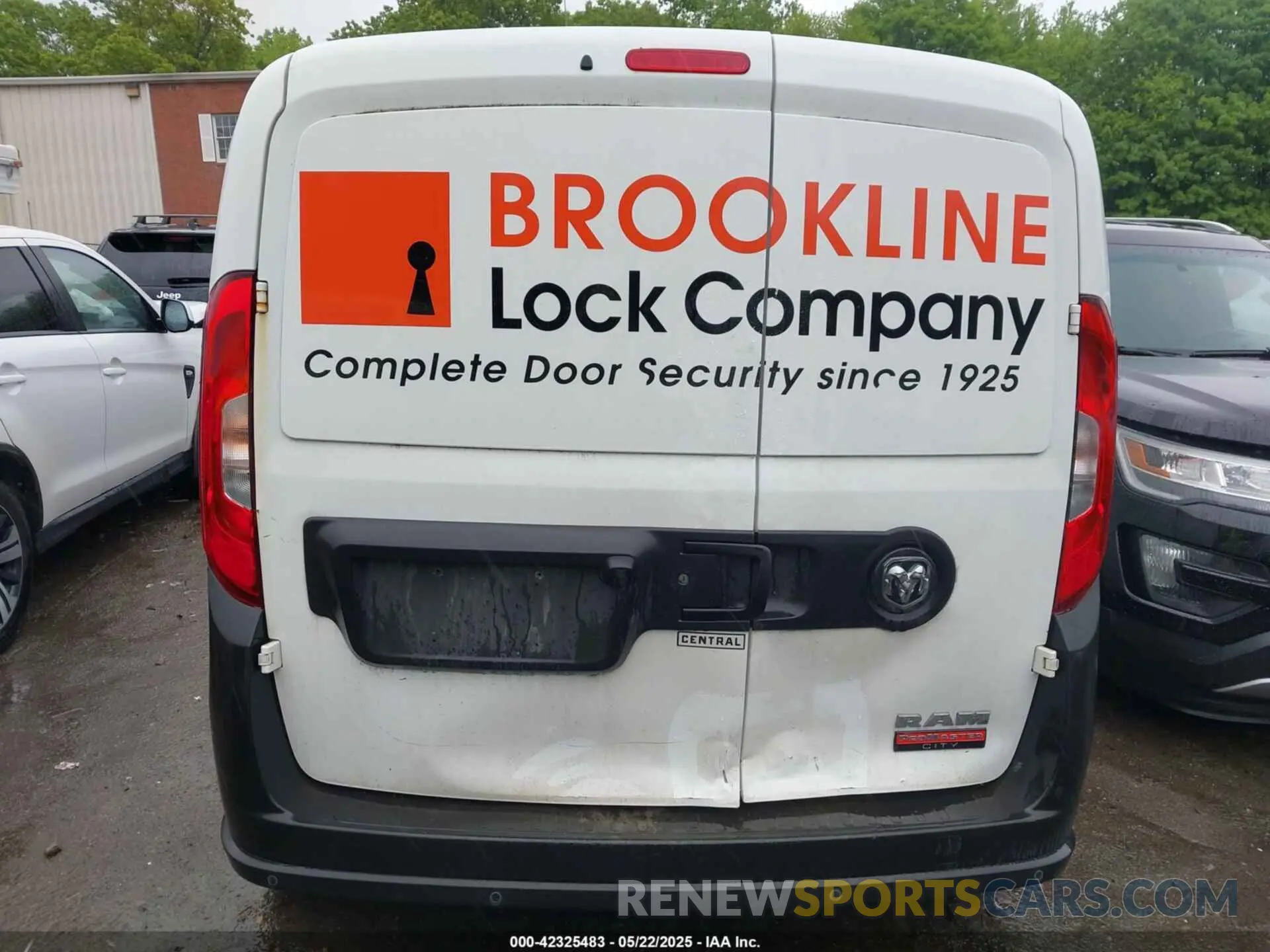 16 Photograph of a damaged car ZFBHRFAB7K6L94837 RAM PROMASTER CITY 2019