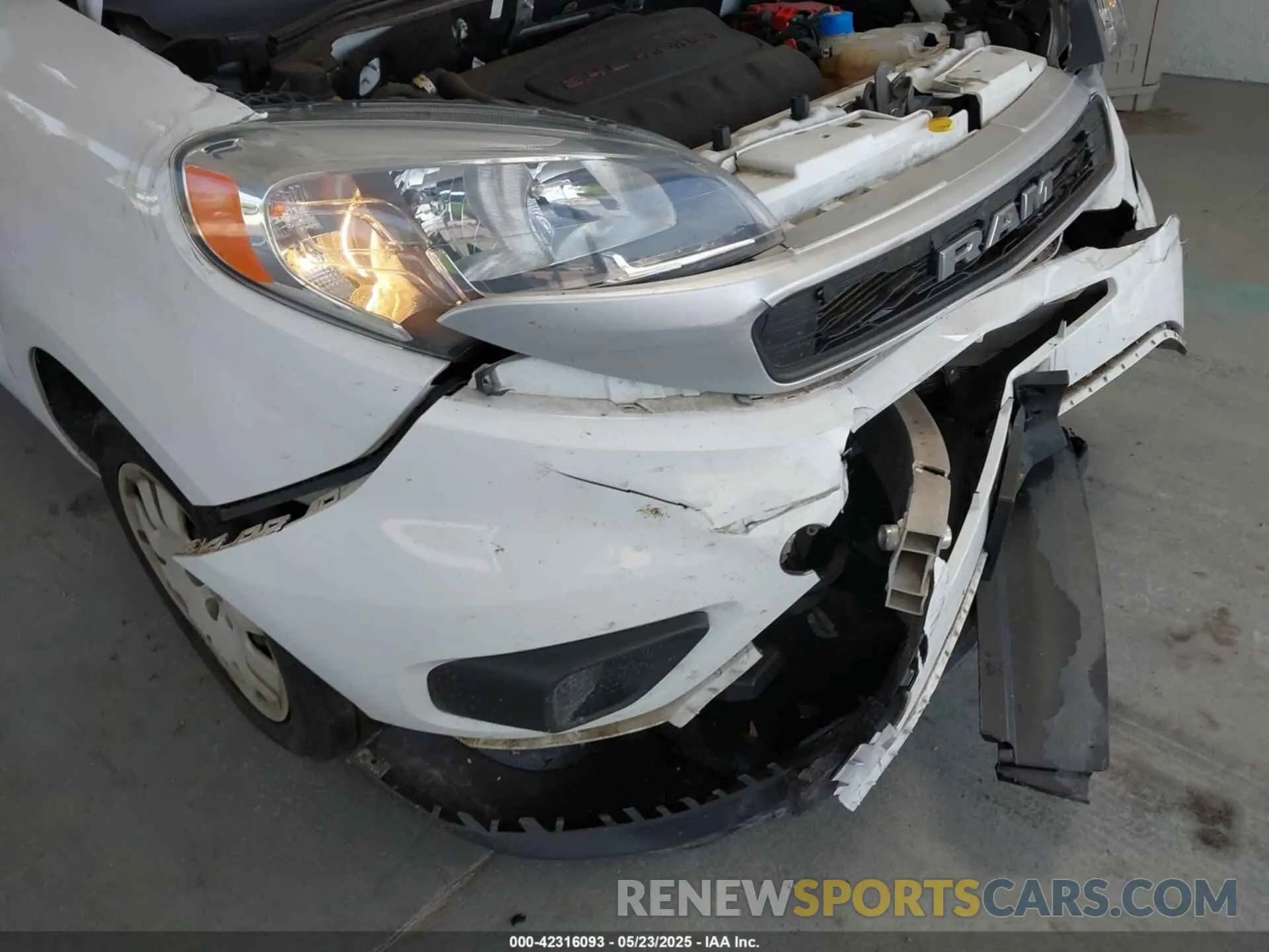 18 Photograph of a damaged car ZFBHRFBB0K6L95889 RAM PROMASTER CITY 2019
