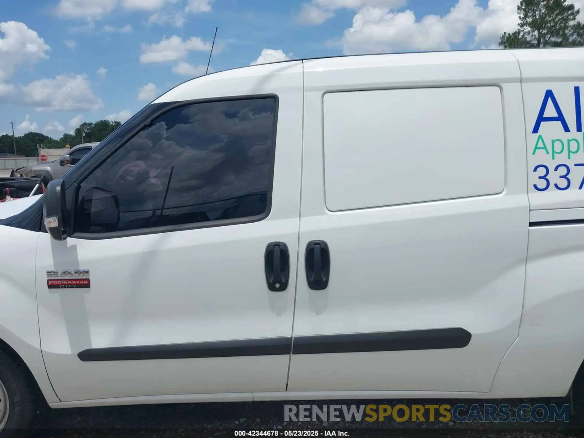 14 Photograph of a damaged car ZFBHRFABXM6U80386 RAM PROMASTER CITY 2021