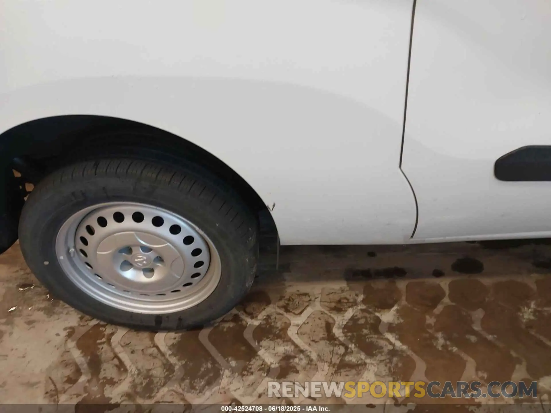 17 Photograph of a damaged car ZFBHRFAB0N6W68769 RAM PROMASTER CITY 2022