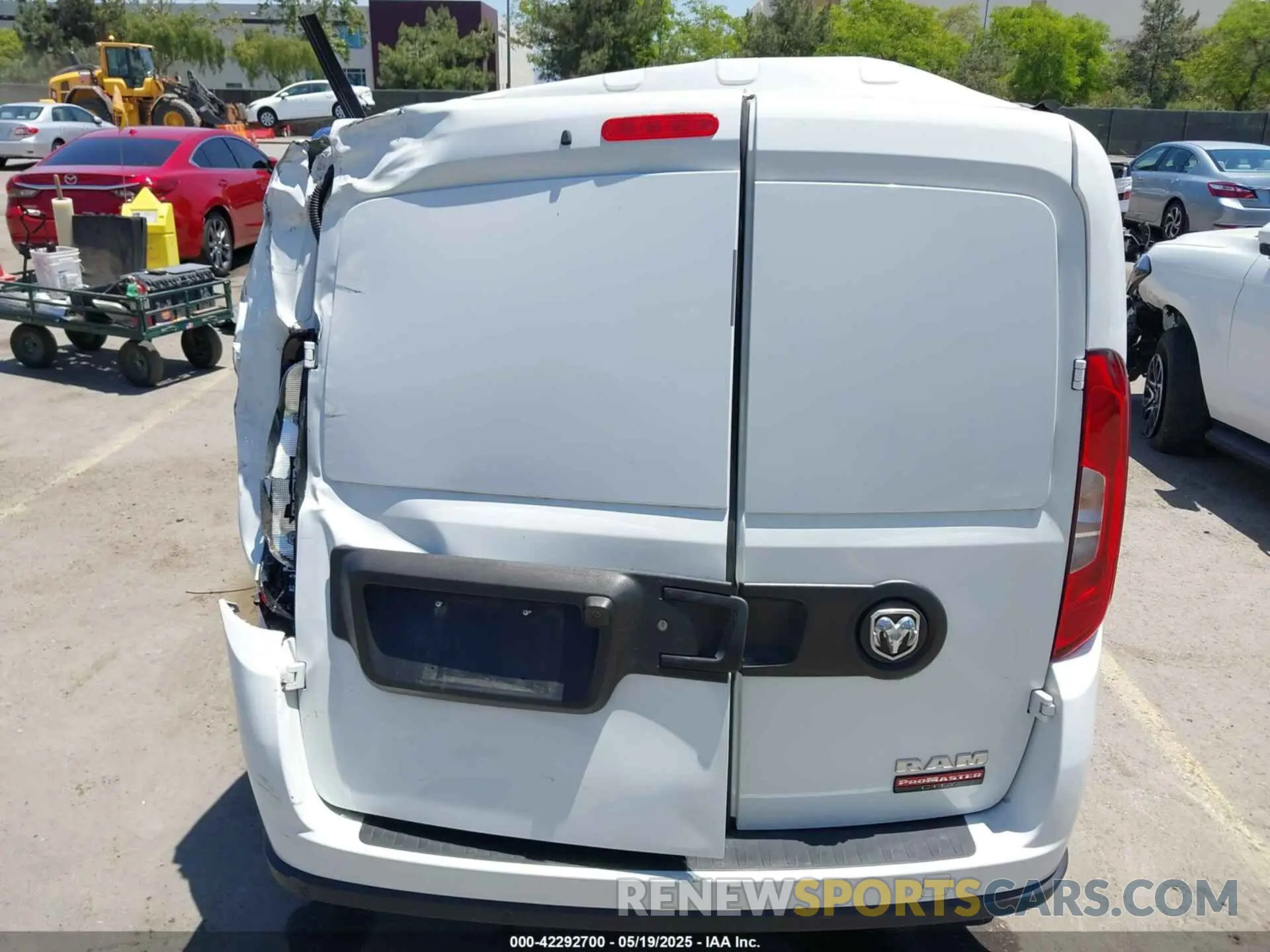 18 Photograph of a damaged car ZFBHRFAB4N6X41299 RAM PROMASTER CITY 2022