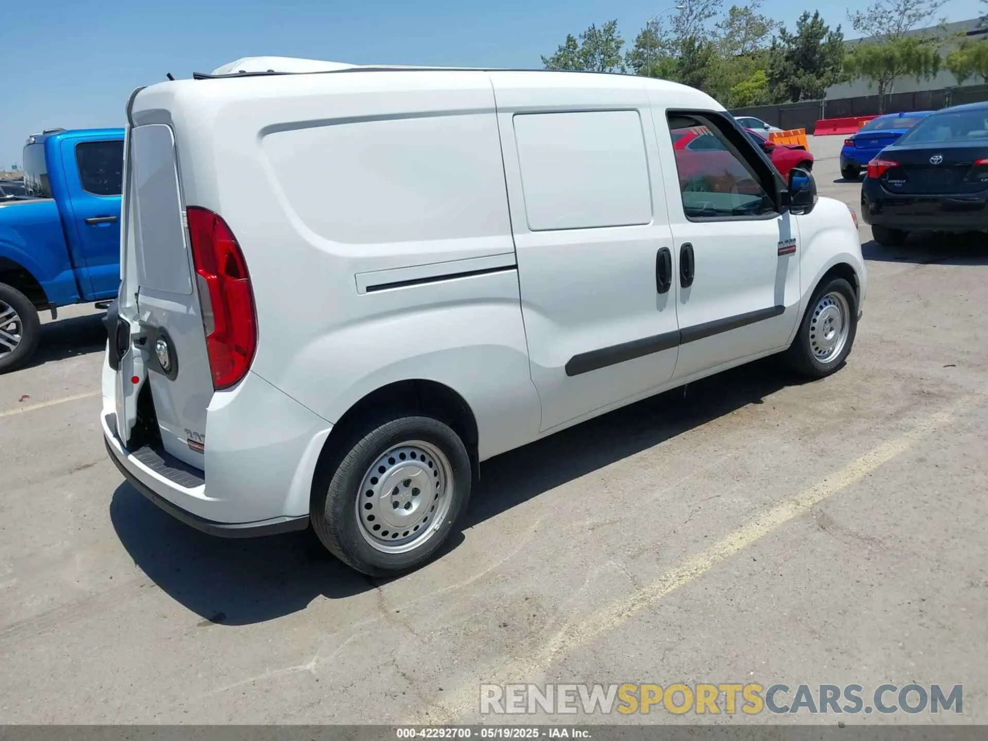4 Photograph of a damaged car ZFBHRFAB4N6X41299 RAM PROMASTER CITY 2022