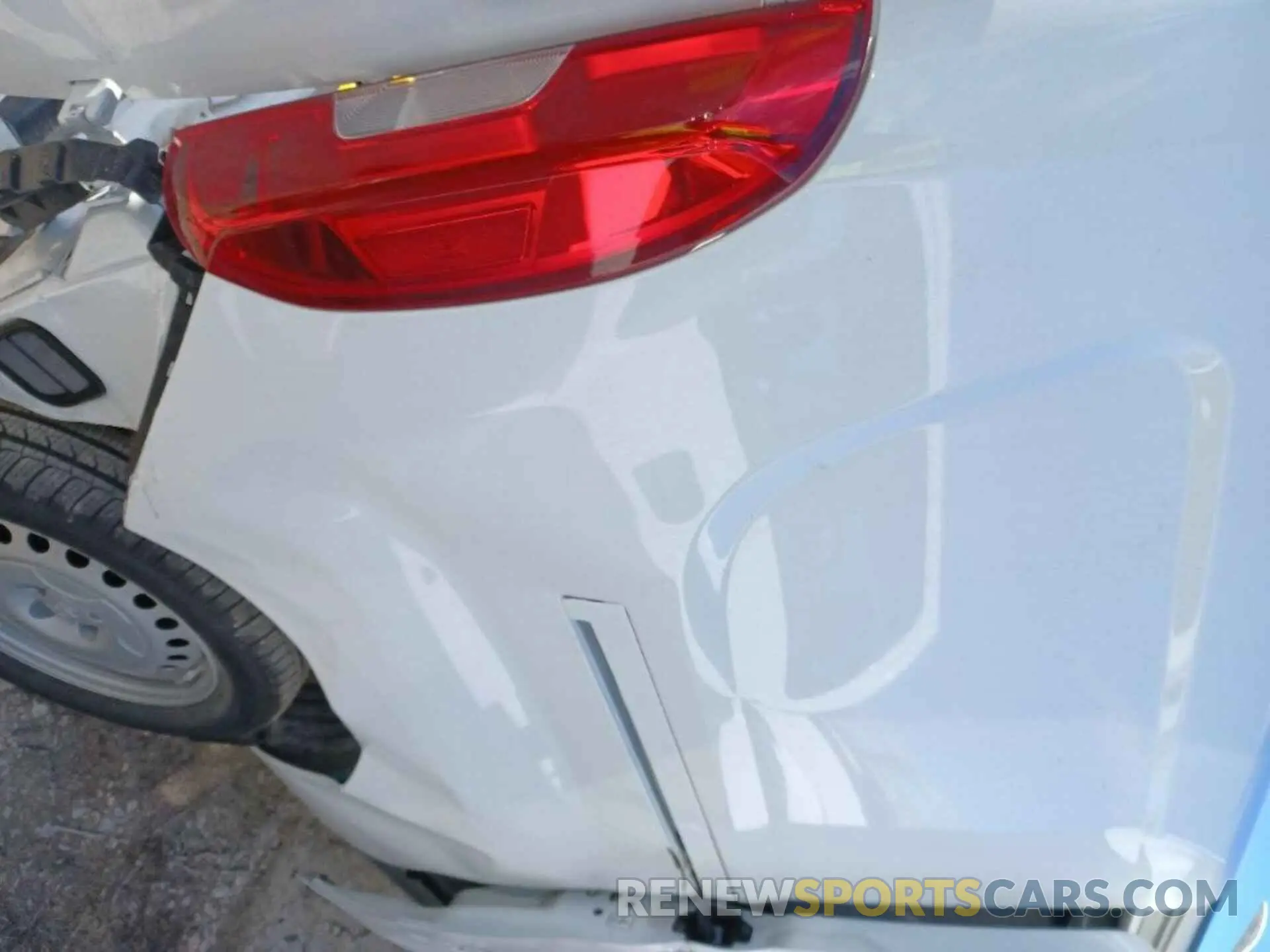 19 Photograph of a damaged car ZFBHRFAB7N6Y37492 RAM PROMASTER CITY 2022