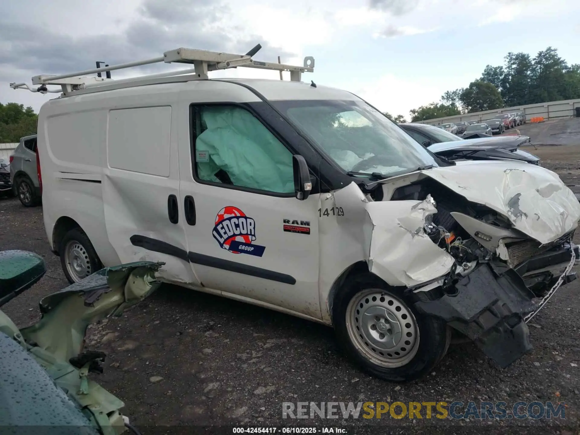 14 Photograph of a damaged car ZFBHRFAB7N6Y64692 RAM PROMASTER CITY 2022