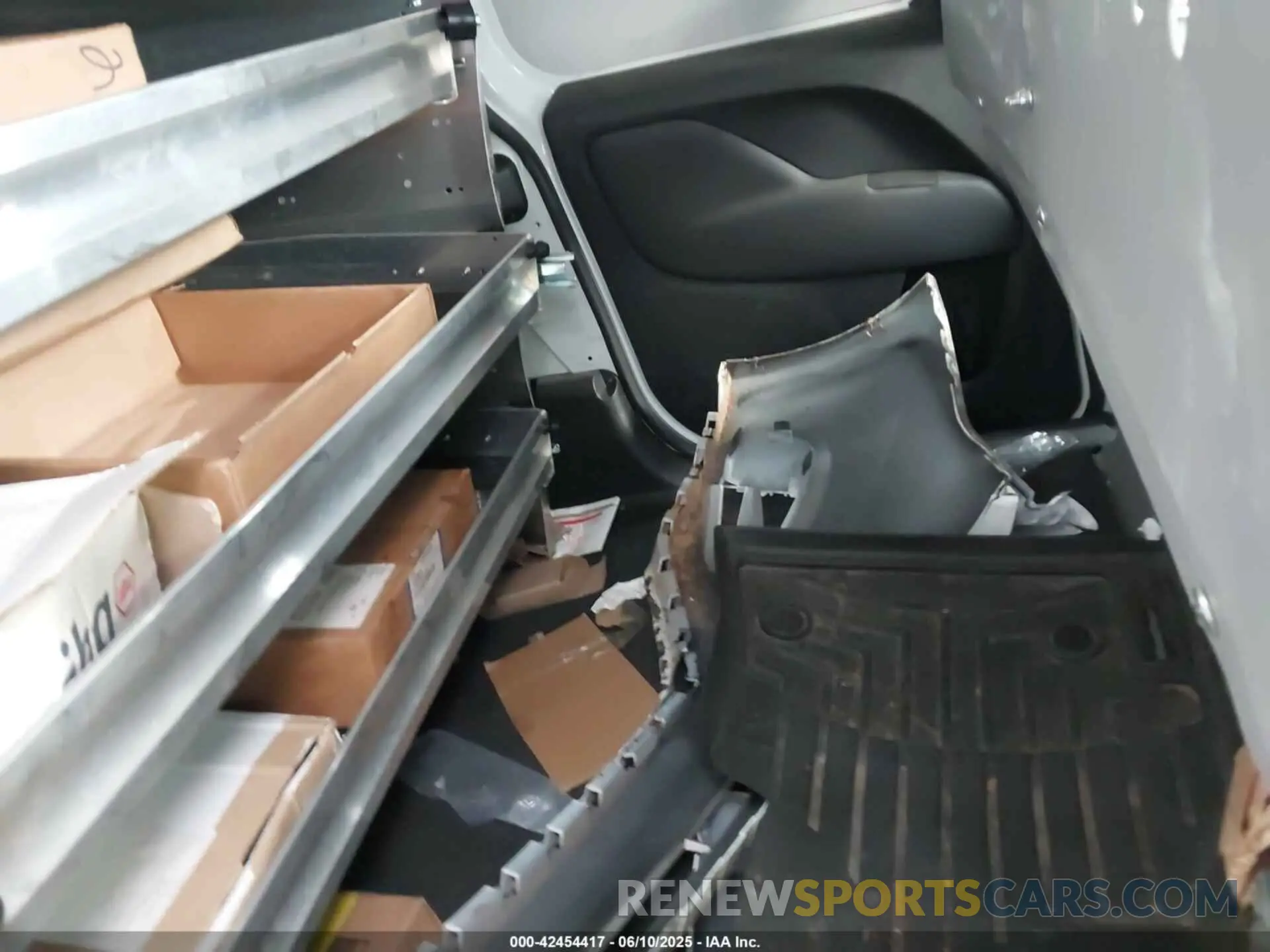 8 Photograph of a damaged car ZFBHRFAB7N6Y64692 RAM PROMASTER CITY 2022