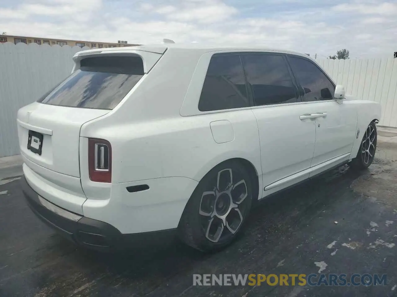 3 Photograph of a damaged car SLATV4C00LU202245 ROLLS-ROYCE CULLINAN 2020