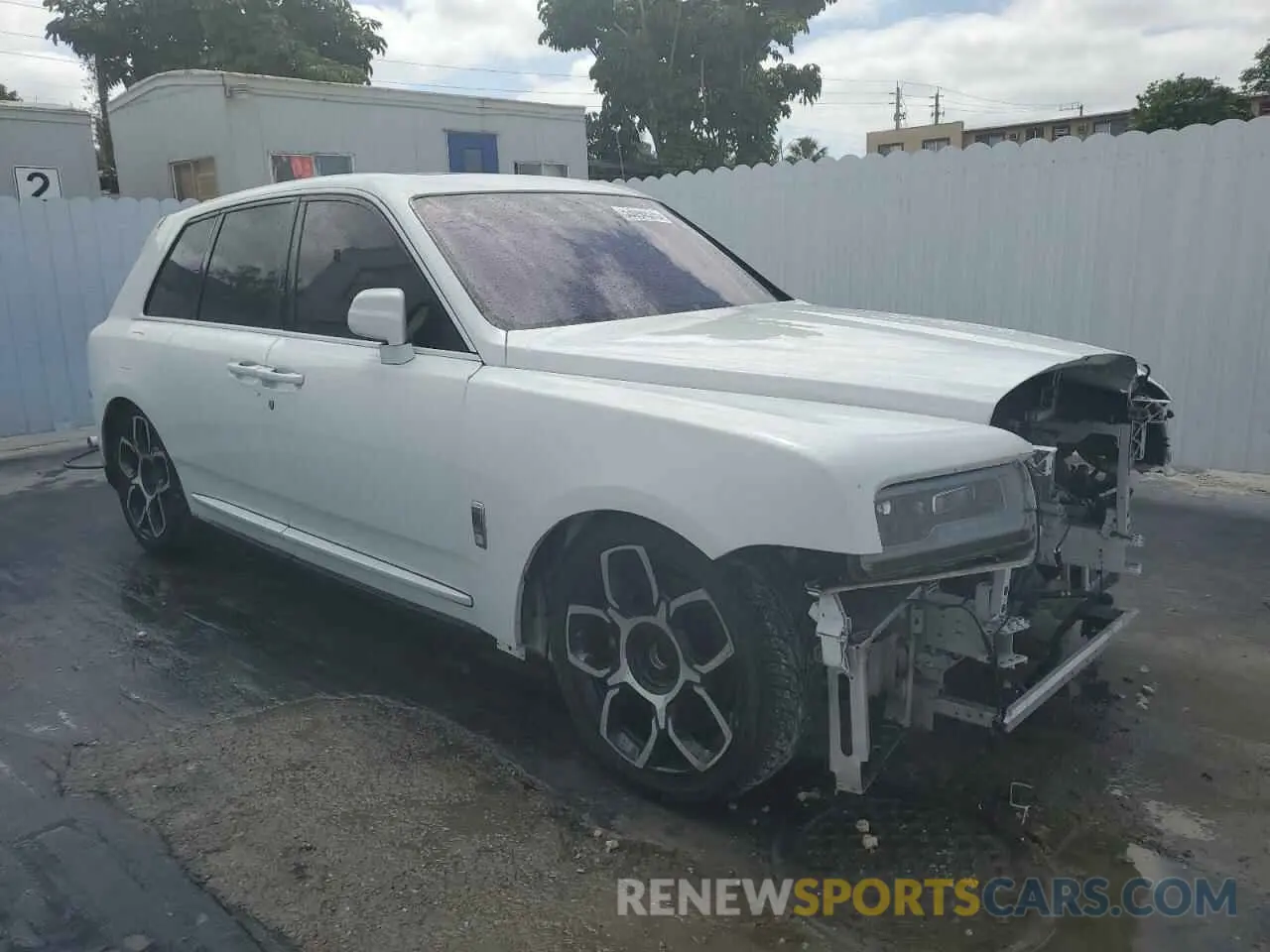 4 Photograph of a damaged car SLATV4C00LU202245 ROLLS-ROYCE CULLINAN 2020