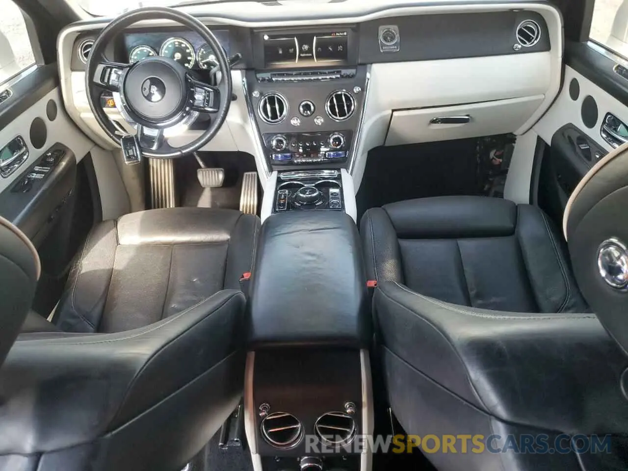 8 Photograph of a damaged car SLATV4C00LU202245 ROLLS-ROYCE CULLINAN 2020