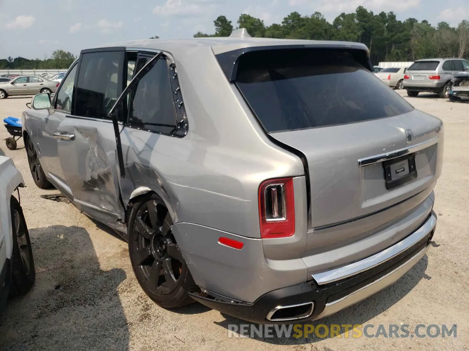 3 Photograph of a damaged car SLATV4C03LU202157 ROLLS-ROYCE CULLINAN 2020