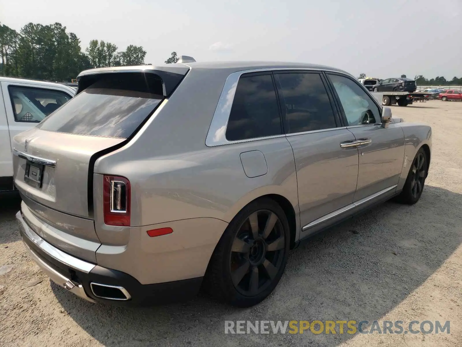 4 Photograph of a damaged car SLATV4C03LU202157 ROLLS-ROYCE CULLINAN 2020