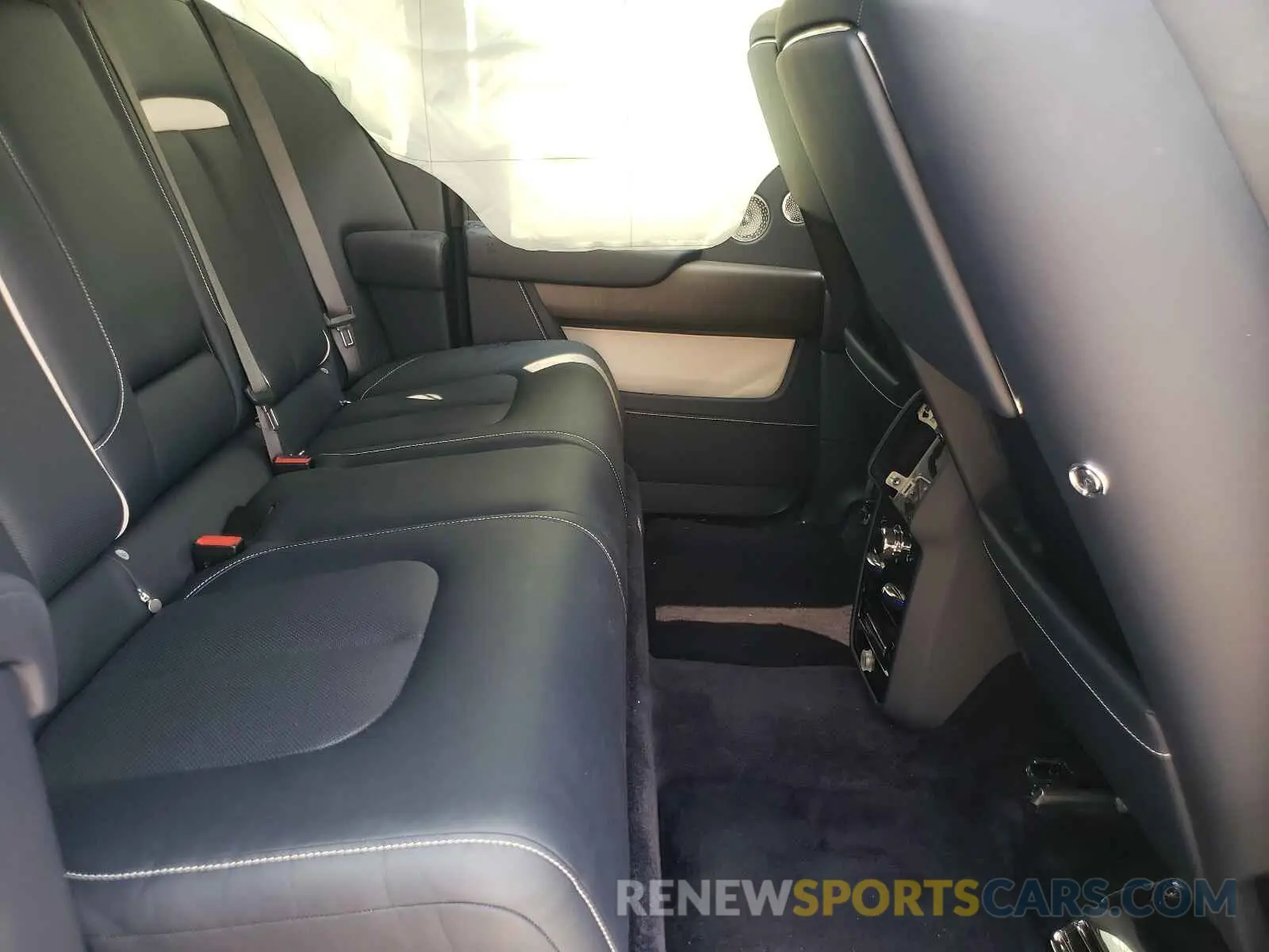 6 Photograph of a damaged car SLATV4C03LU202157 ROLLS-ROYCE CULLINAN 2020