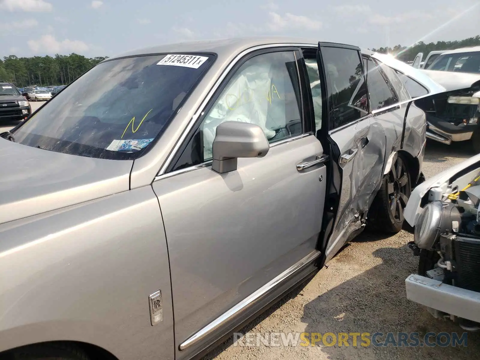 9 Photograph of a damaged car SLATV4C03LU202157 ROLLS-ROYCE CULLINAN 2020