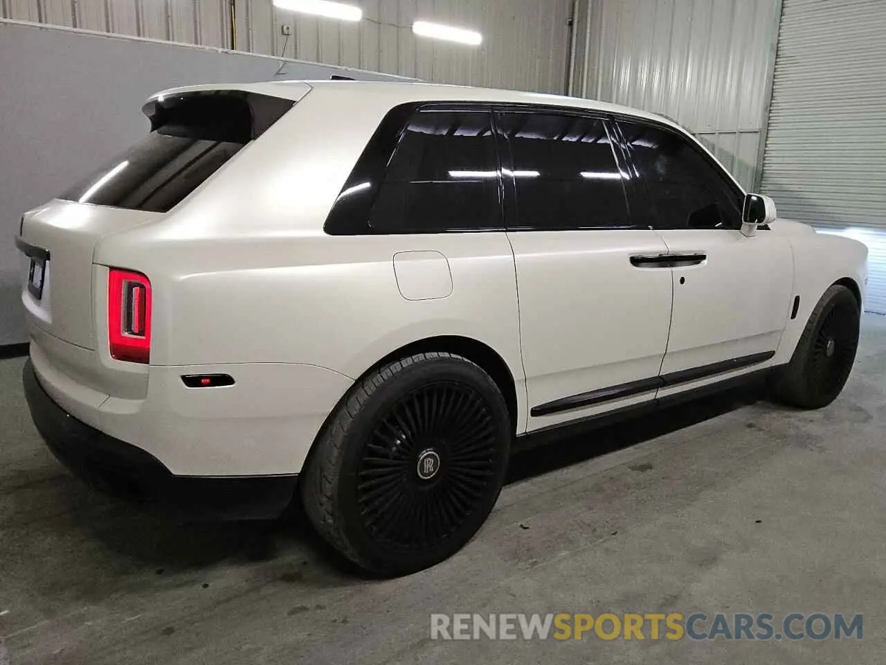 3 Photograph of a damaged car SLATV4C09LU114598 ROLLS-ROYCE CULLINAN 2020