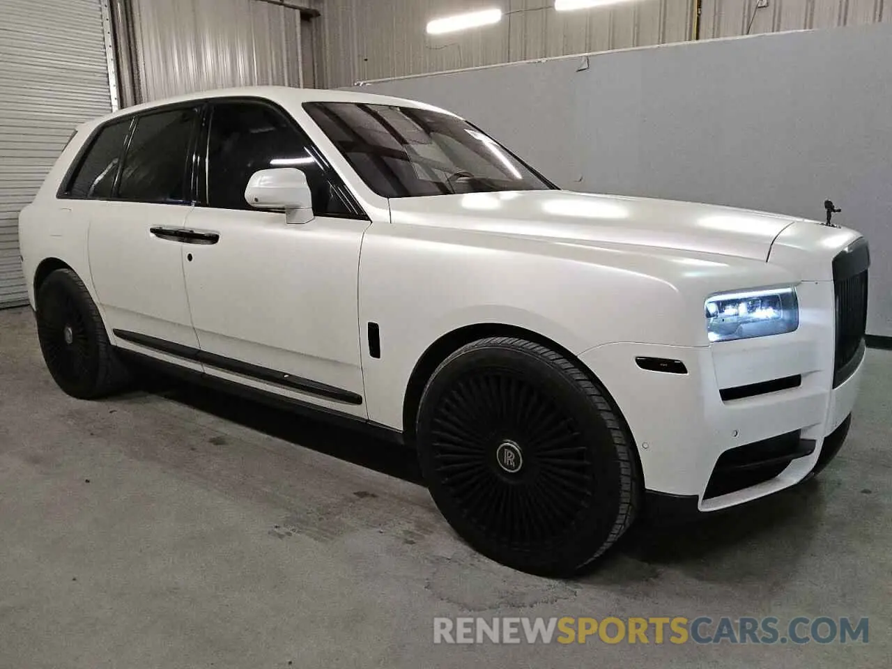 4 Photograph of a damaged car SLATV4C09LU114598 ROLLS-ROYCE CULLINAN 2020
