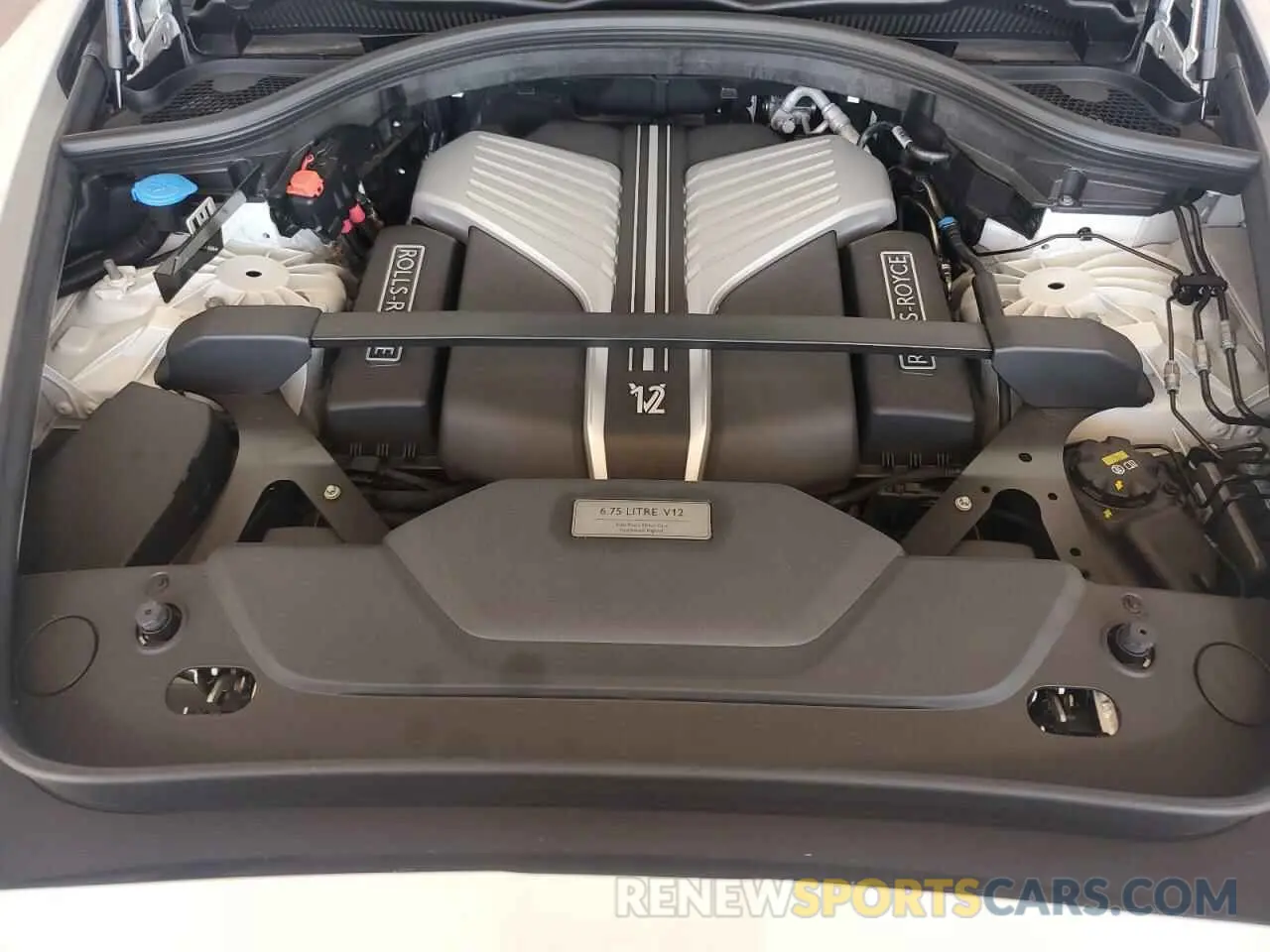 12 Photograph of a damaged car SLATV4C08NU209947 ROLLS-ROYCE CULLINAN 2022