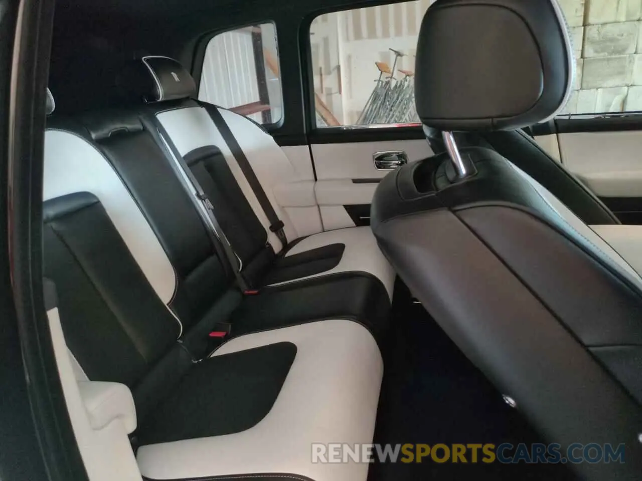 11 Photograph of a damaged car SLATV4C07PU218187 ROLLS-ROYCE CULLINAN 2023