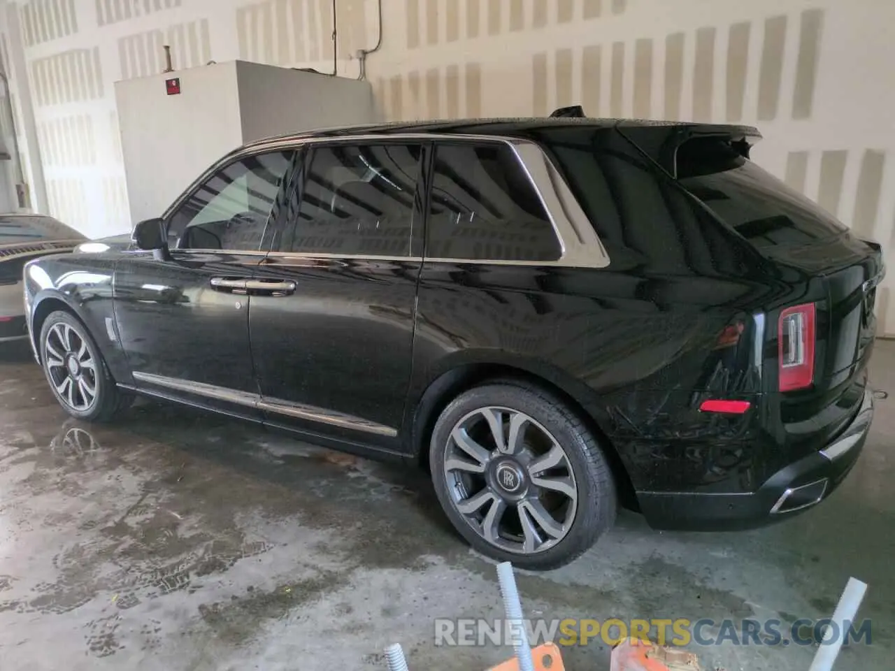2 Photograph of a damaged car SLATV4C07PU218187 ROLLS-ROYCE CULLINAN 2023