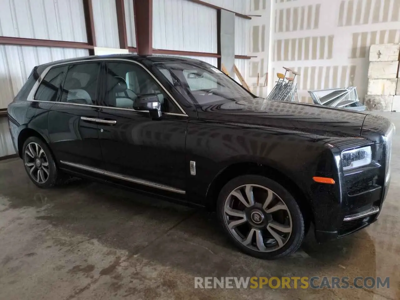 4 Photograph of a damaged car SLATV4C07PU218187 ROLLS-ROYCE CULLINAN 2023