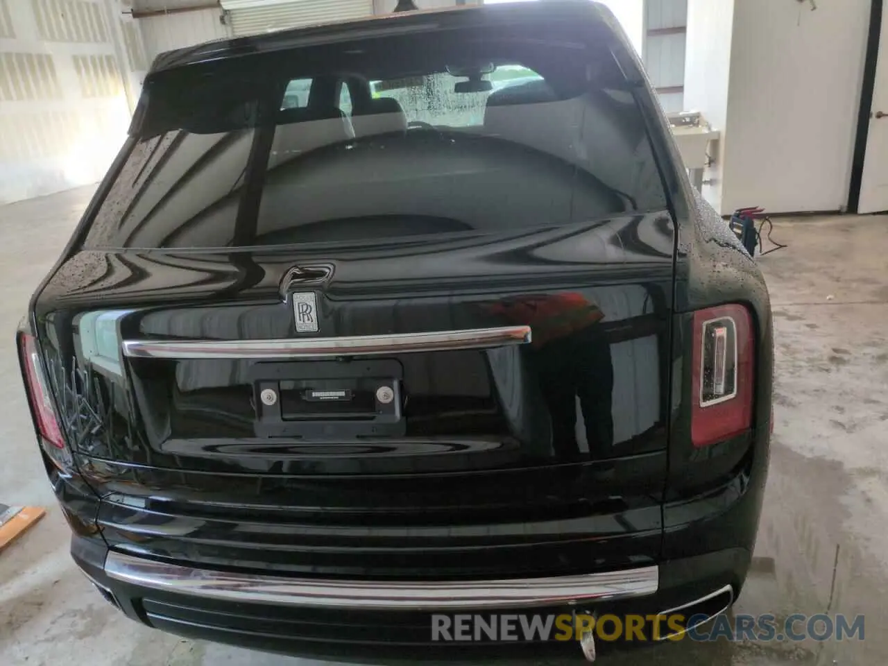 6 Photograph of a damaged car SLATV4C07PU218187 ROLLS-ROYCE CULLINAN 2023