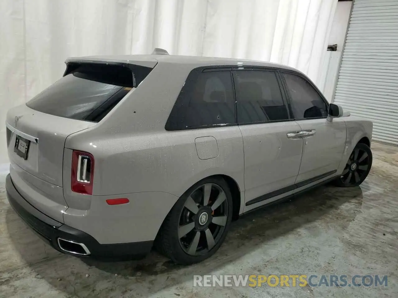 3 Photograph of a damaged car SLATV4C09PU215050 ROLLS-ROYCE CULLINAN 2023