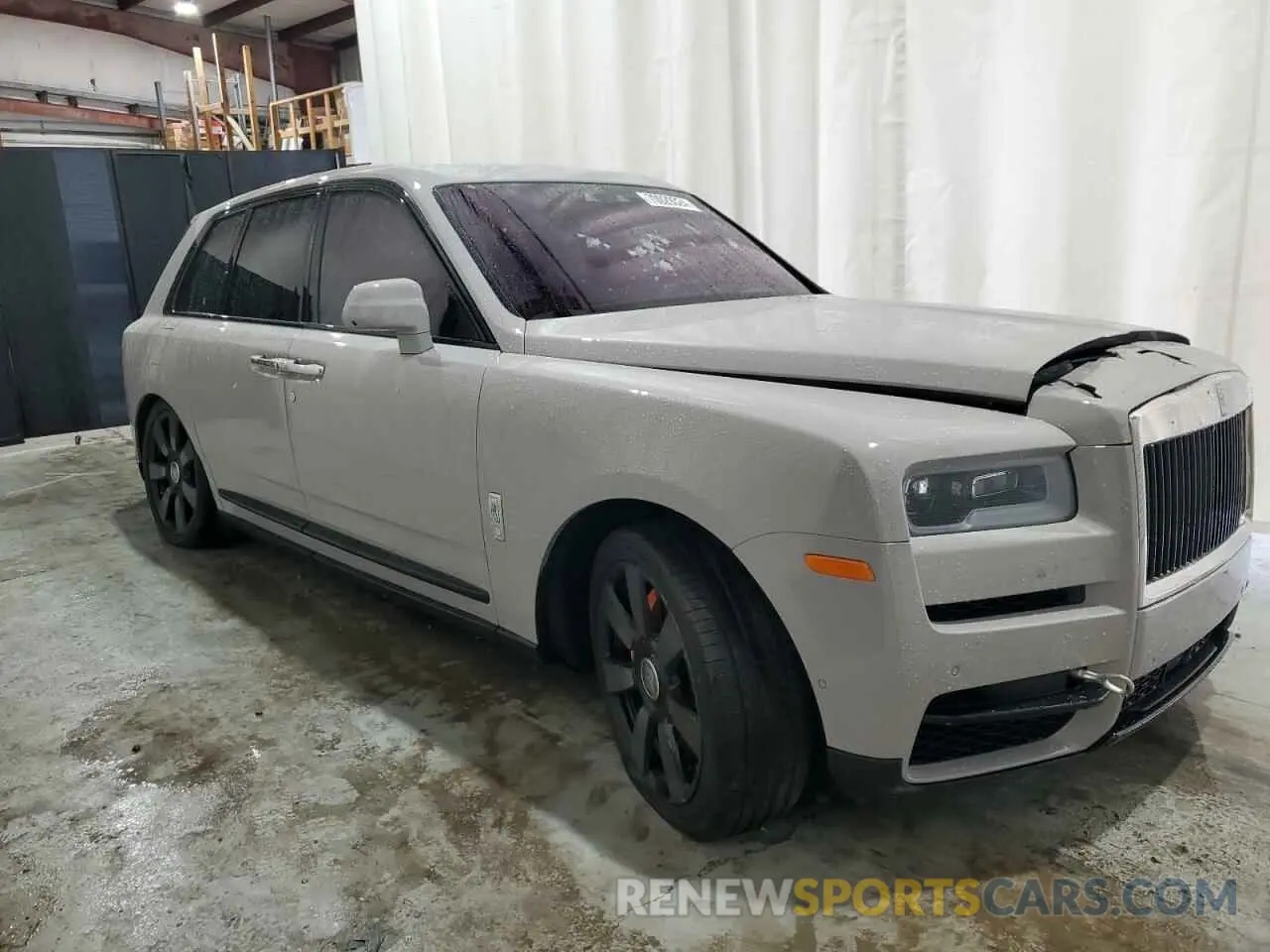 4 Photograph of a damaged car SLATV4C09PU215050 ROLLS-ROYCE CULLINAN 2023