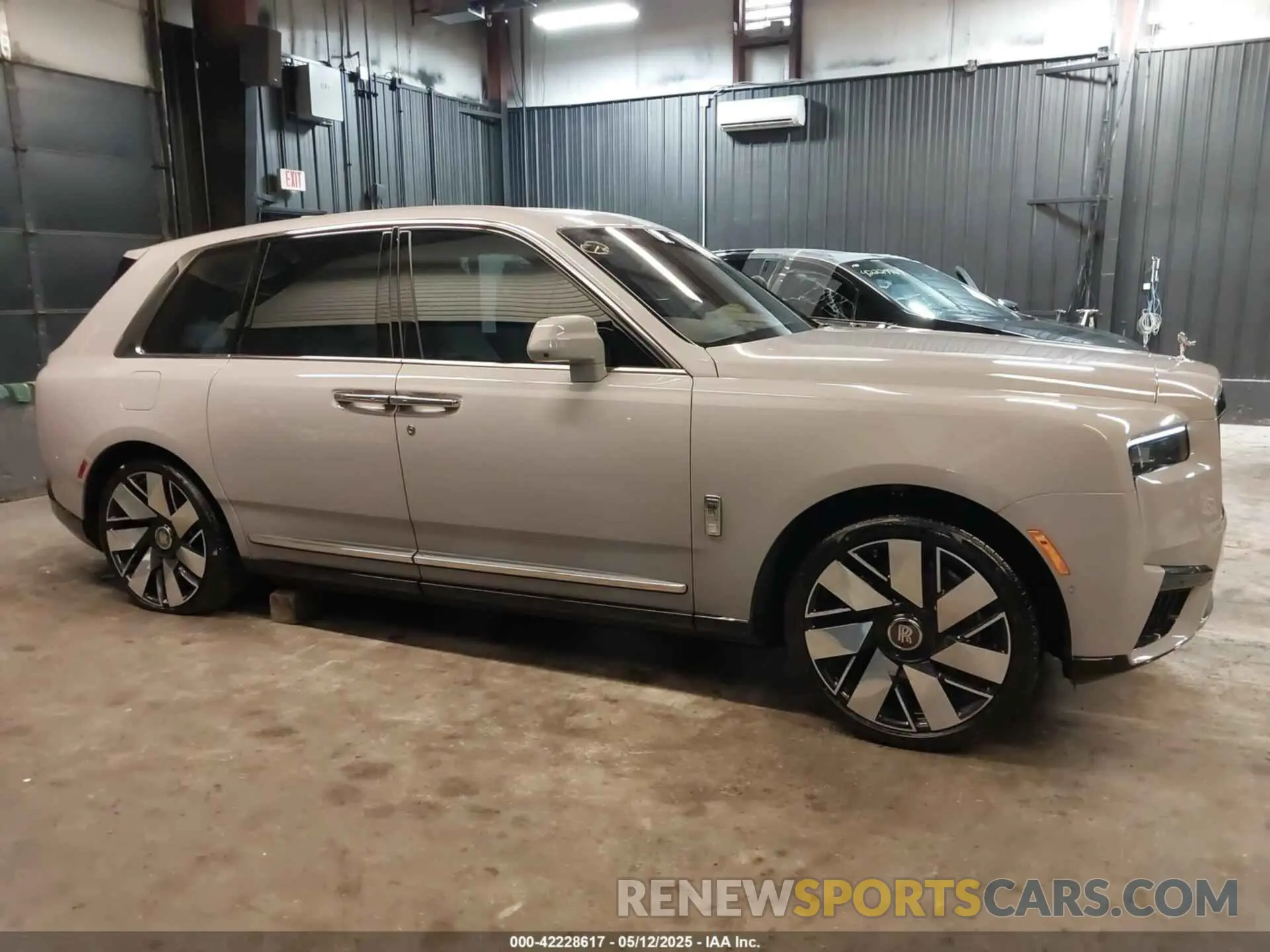 14 Photograph of a damaged car SLA13HA02SU227945 ROLLS-ROYCE CULLINAN 2025