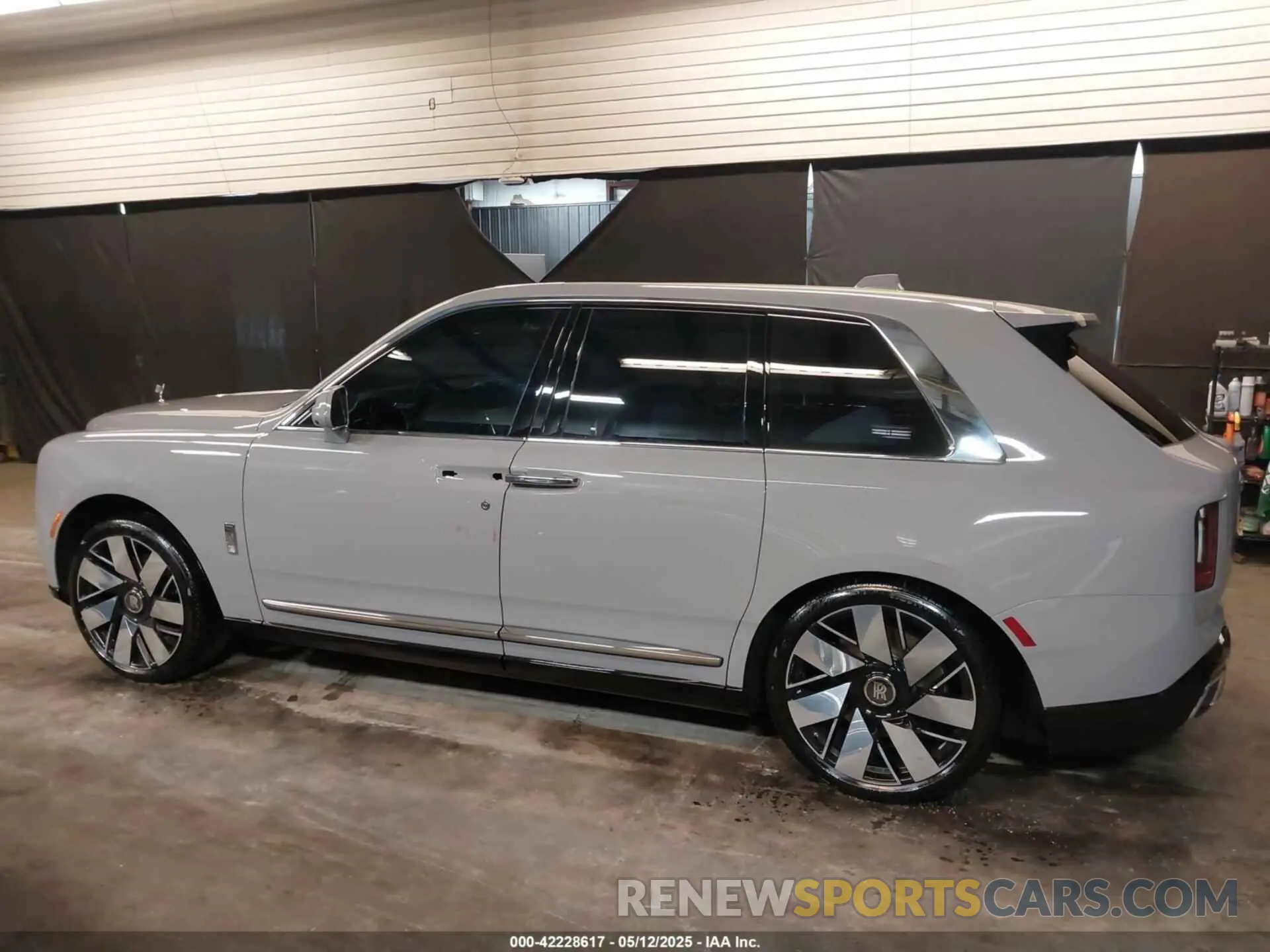 15 Photograph of a damaged car SLA13HA02SU227945 ROLLS-ROYCE CULLINAN 2025