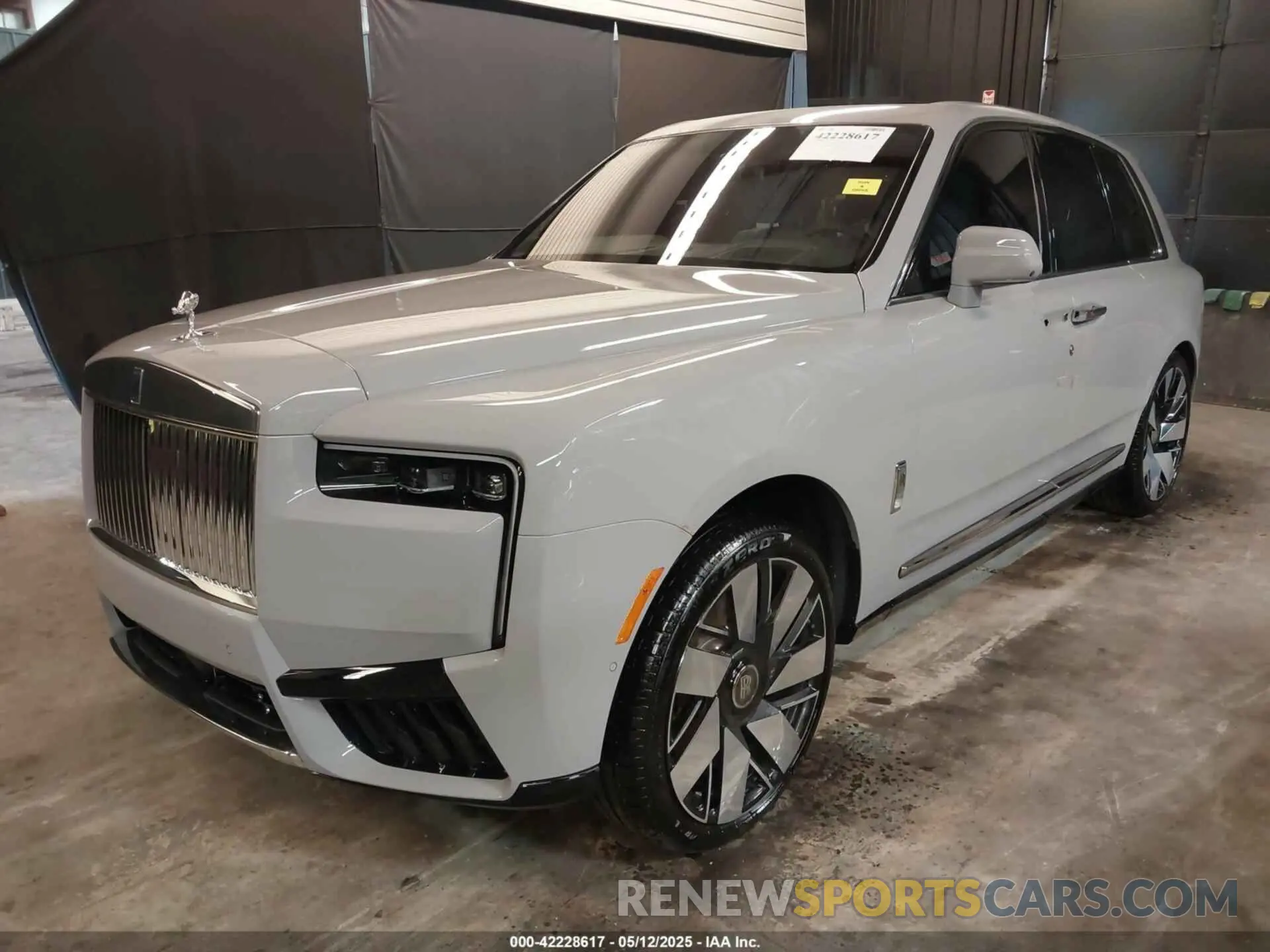 2 Photograph of a damaged car SLA13HA02SU227945 ROLLS-ROYCE CULLINAN 2025