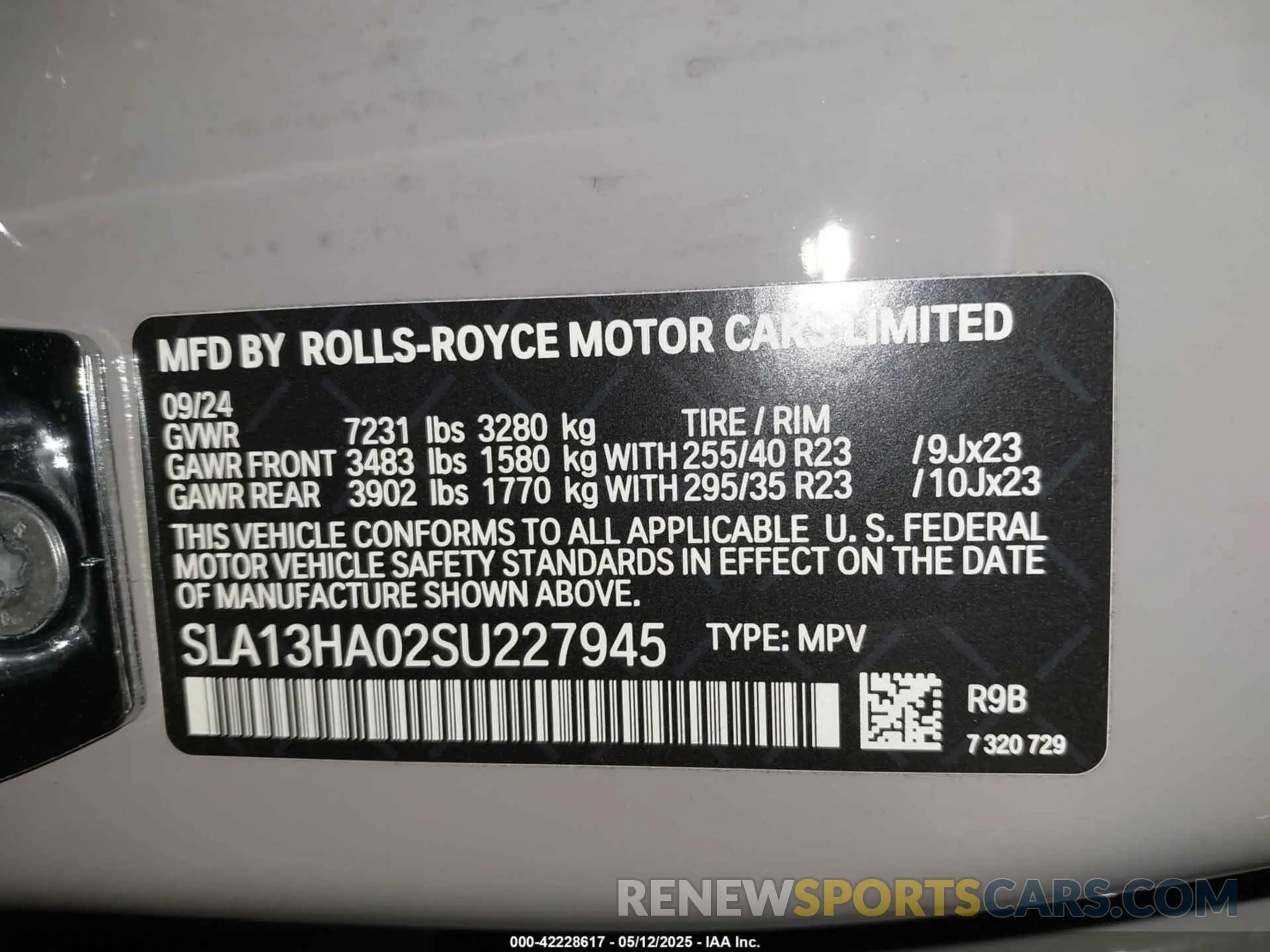 9 Photograph of a damaged car SLA13HA02SU227945 ROLLS-ROYCE CULLINAN 2025
