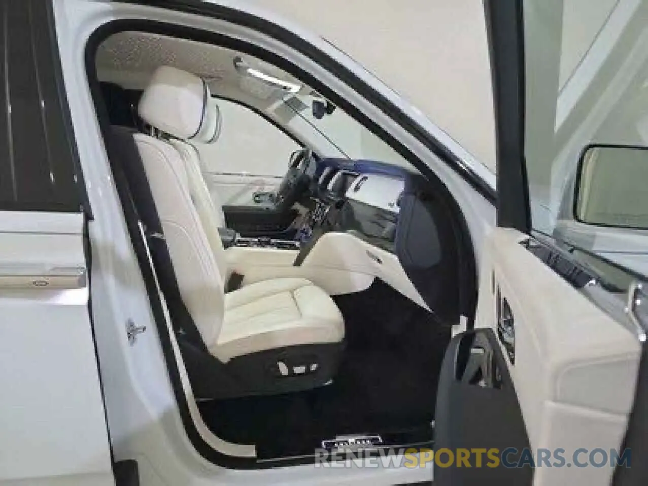9 Photograph of a damaged car SLATV8C0XMU204XXX ROLLS-ROYCE CULLINAN B 2021