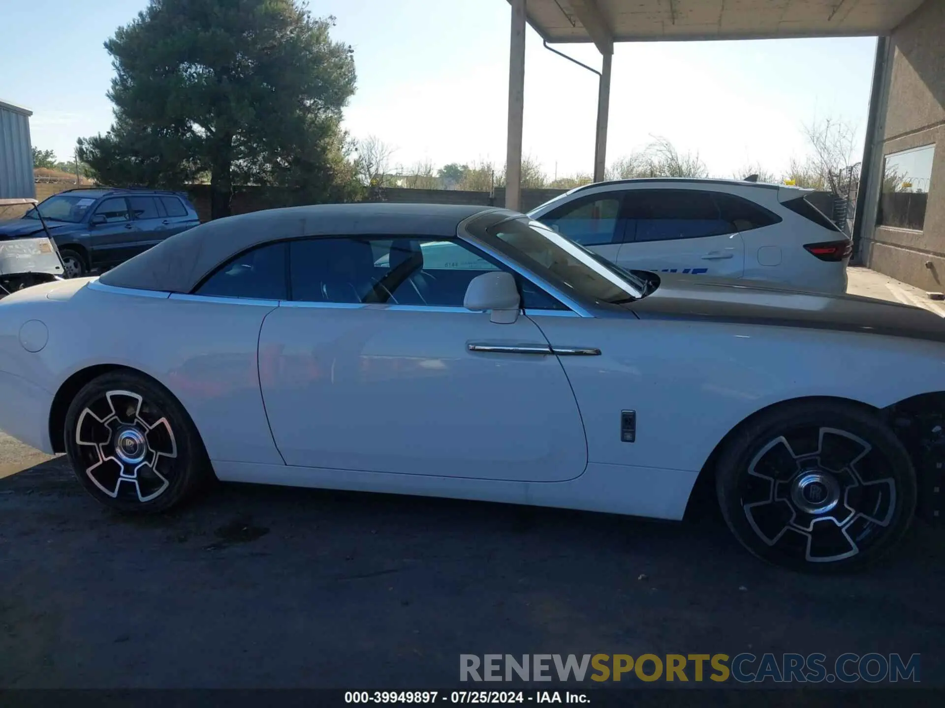 14 Photograph of a damaged car SCA666D56JU107573 ROLLS-ROYCE DAWN 2018