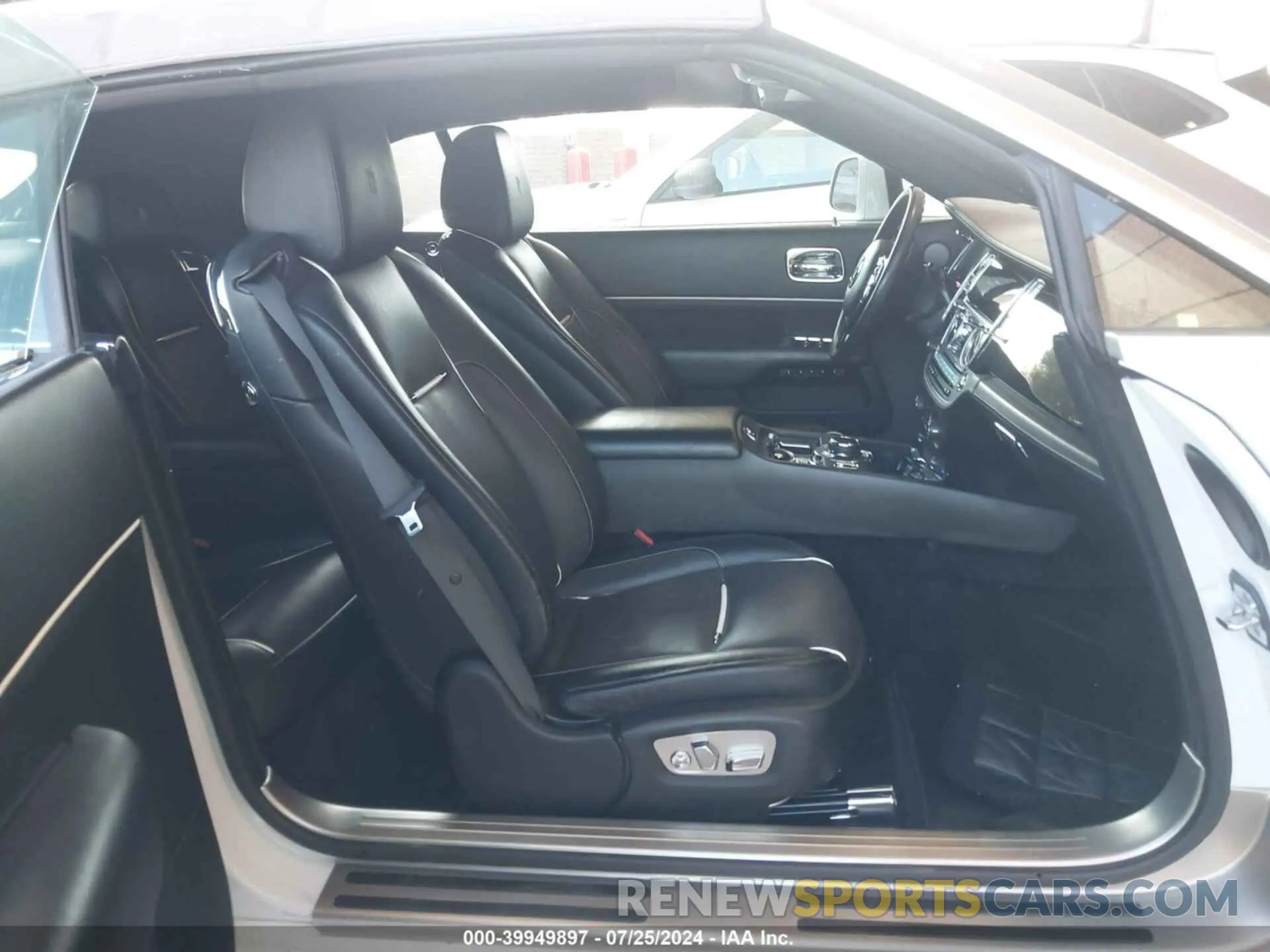 5 Photograph of a damaged car SCA666D56JU107573 ROLLS-ROYCE DAWN 2018