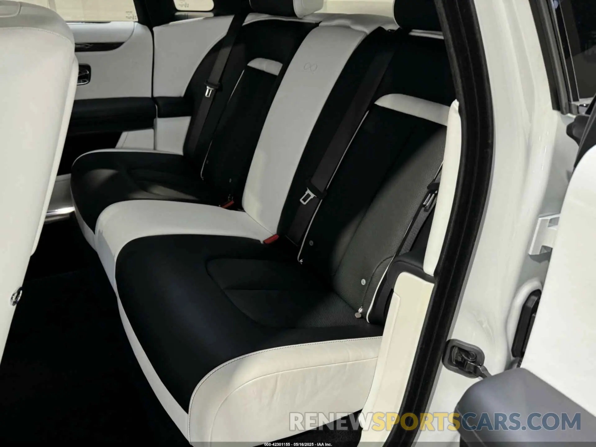 8 Photograph of a damaged car SCATD6C09NU209759 ROLLS-ROYCE GHOST 2022