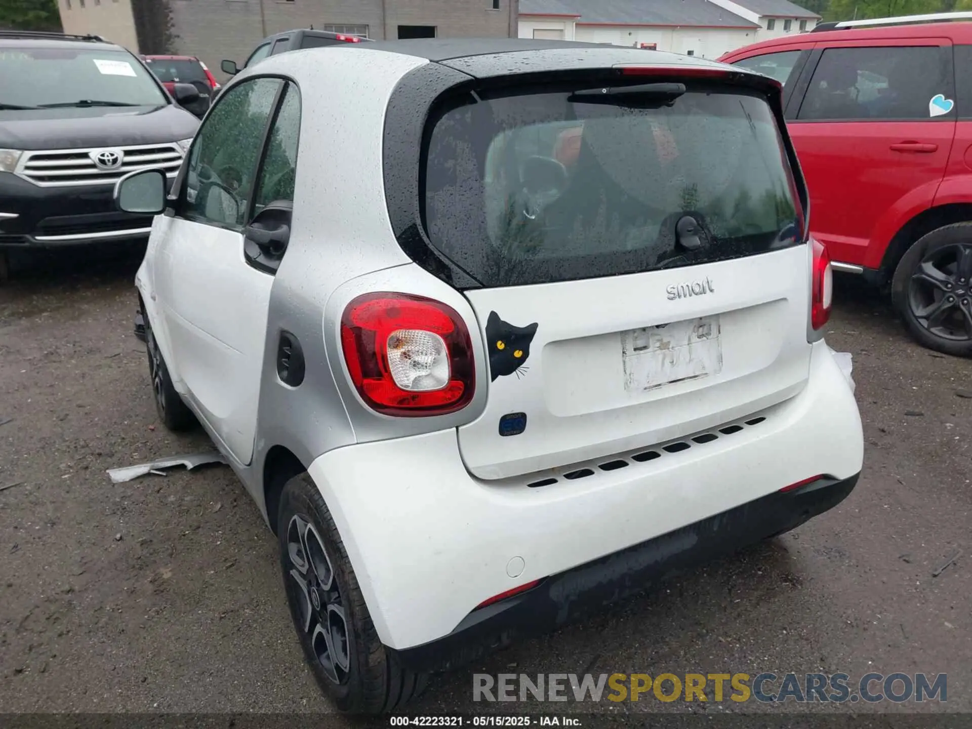 3 Photograph of a damaged car WMEFJ9BA1KK375602 SMART EQ FORTWO 2019