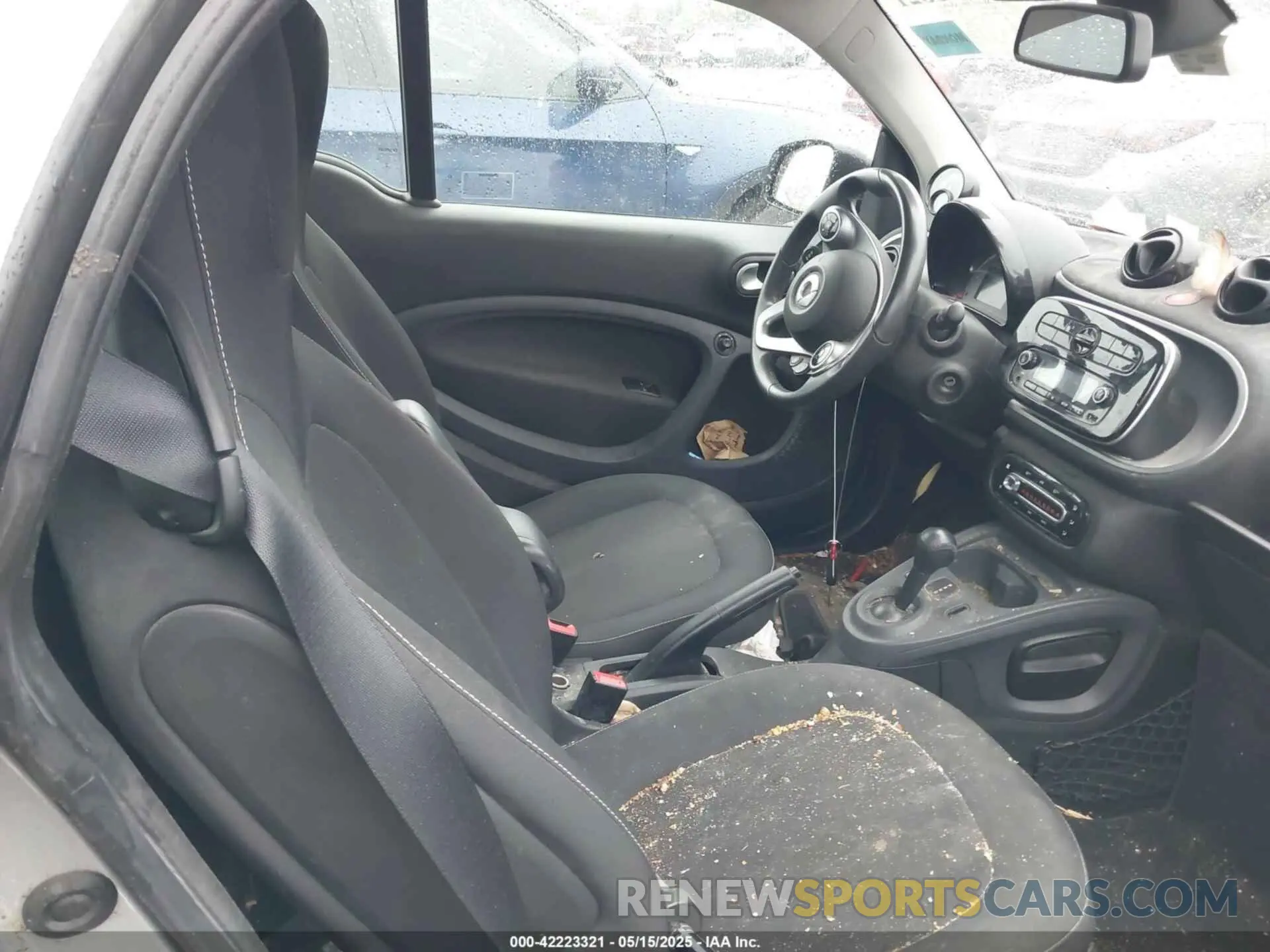 7 Photograph of a damaged car WMEFJ9BA1KK375602 SMART EQ FORTWO 2019
