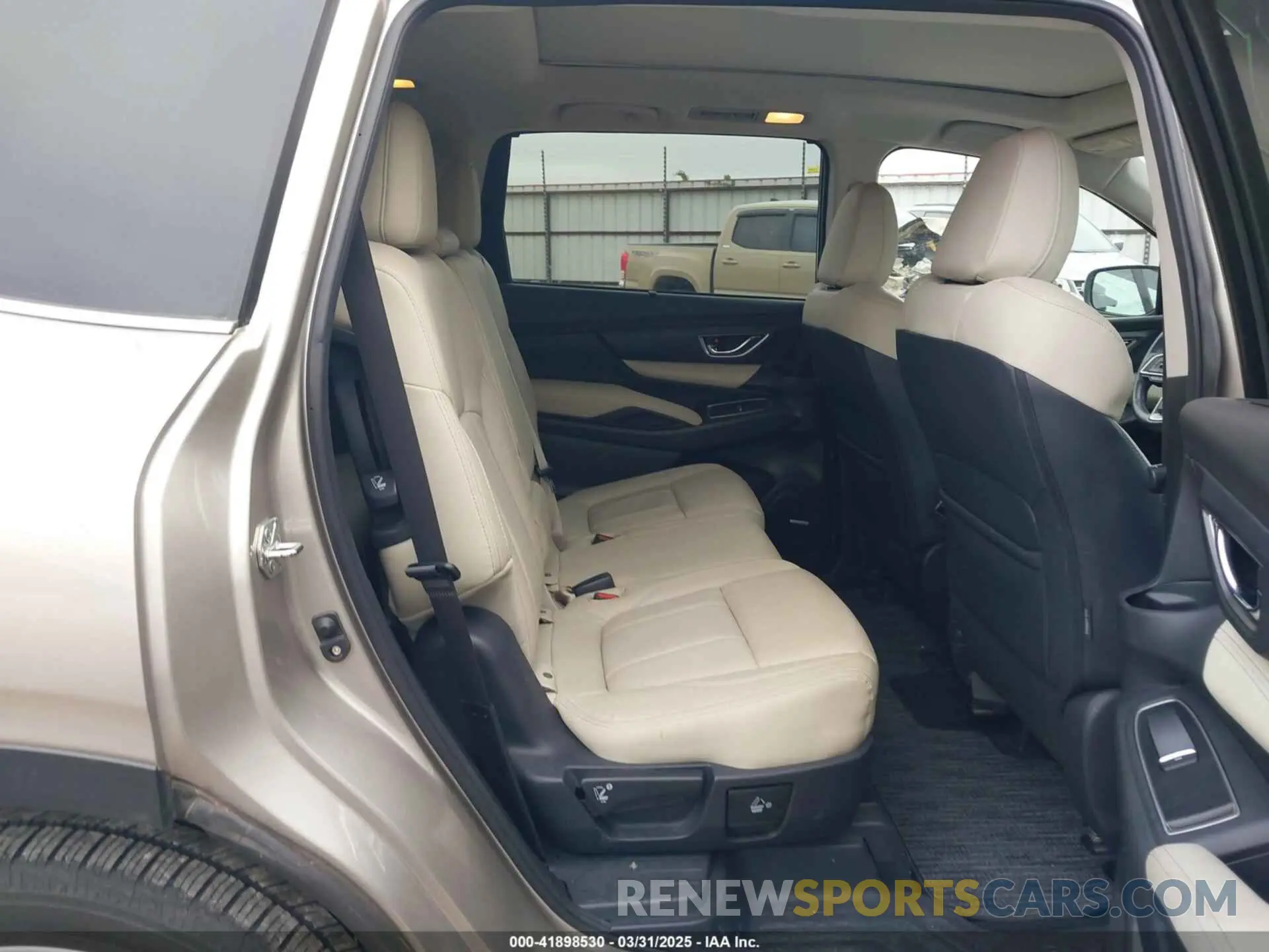 8 Photograph of a damaged car 4S4WMALD8K3429953 SUBARU ASCENT 2019
