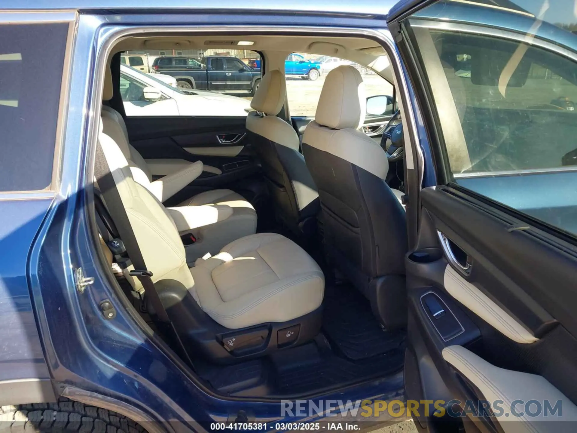 8 Photograph of a damaged car 4S4WMAMD7K3456043 SUBARU ASCENT 2019