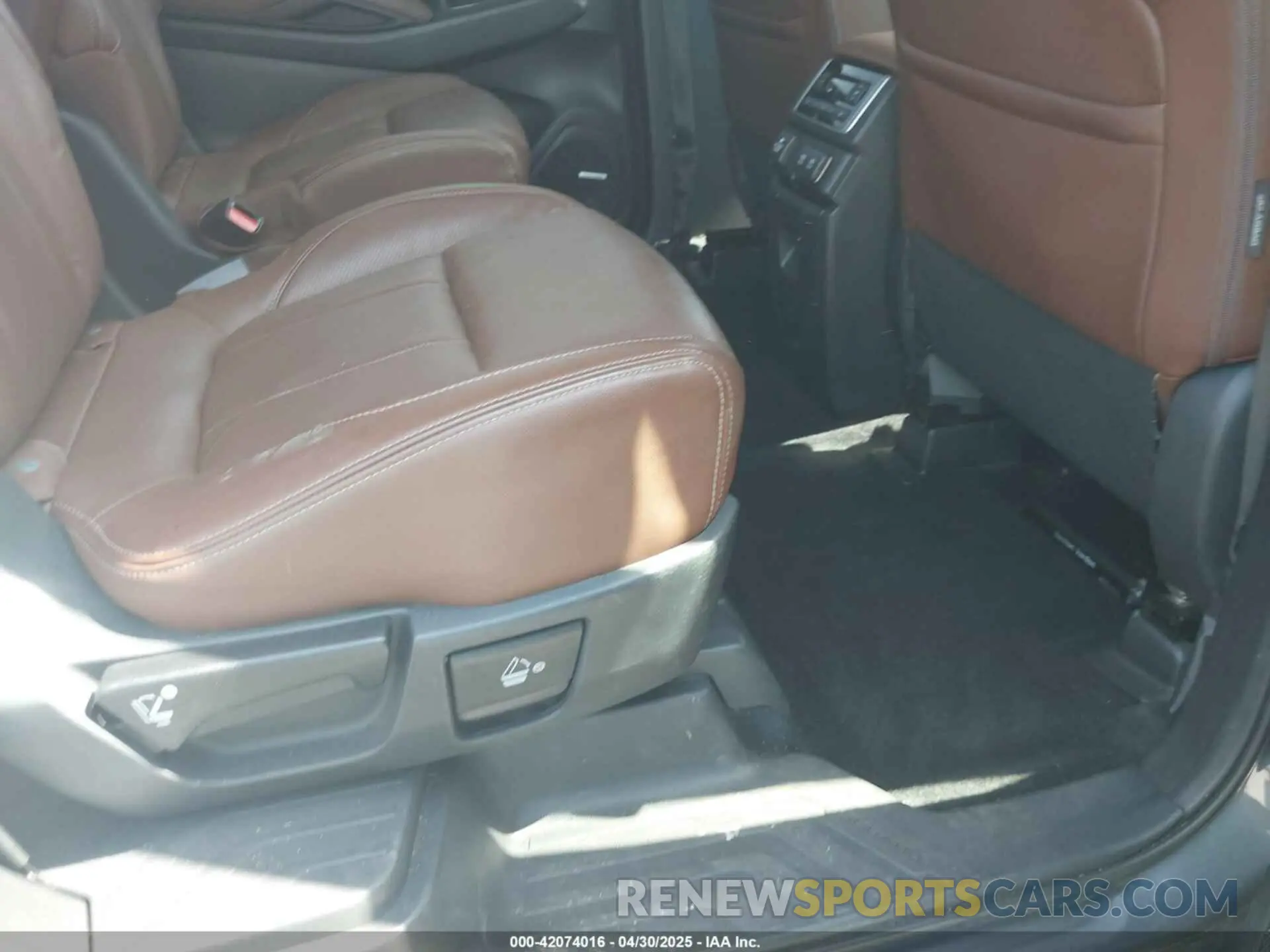 8 Photograph of a damaged car 4S4WMARD3K3420715 SUBARU ASCENT 2019