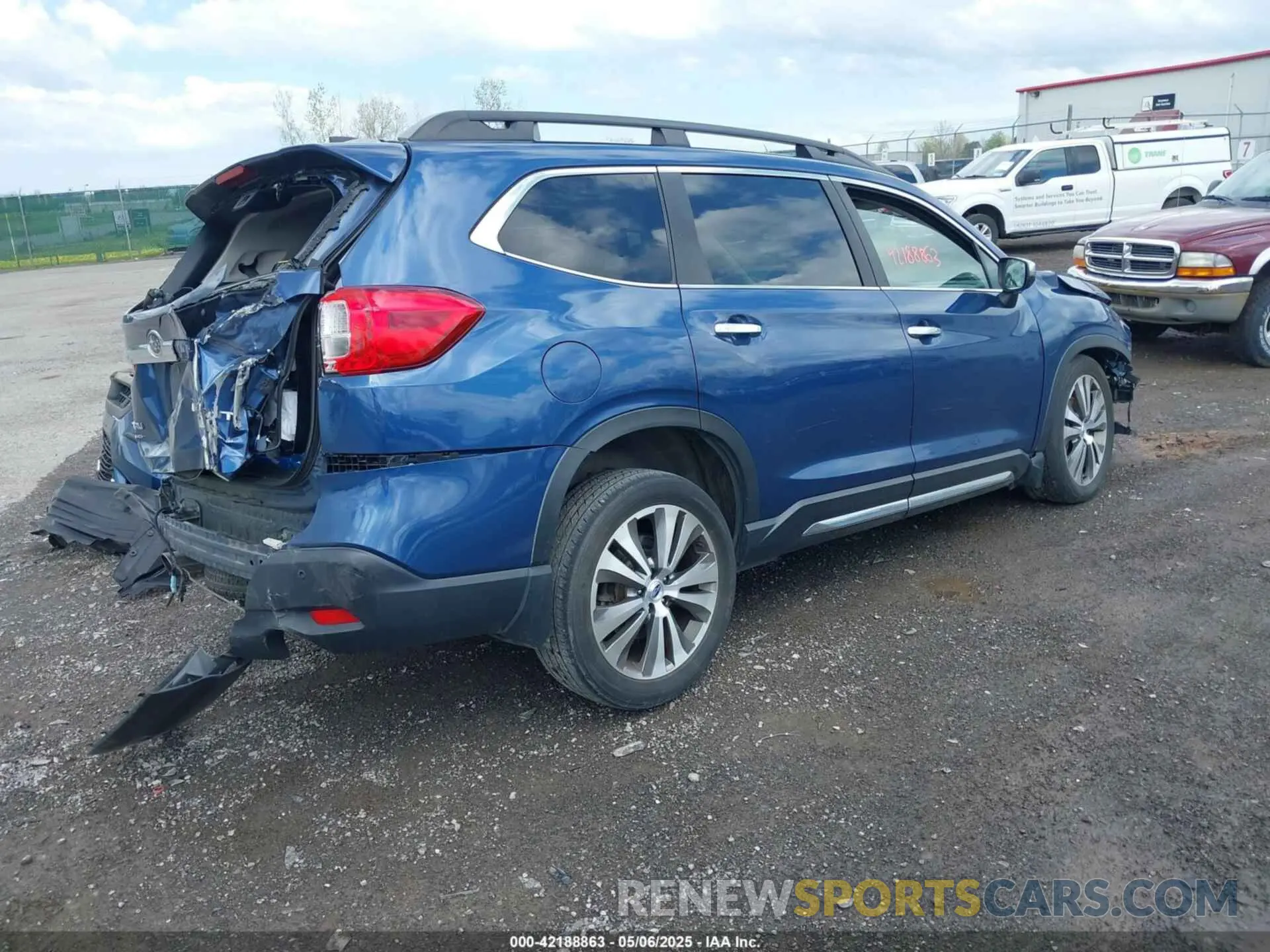 4 Photograph of a damaged car 4S4WMARD3K3445534 SUBARU ASCENT 2019