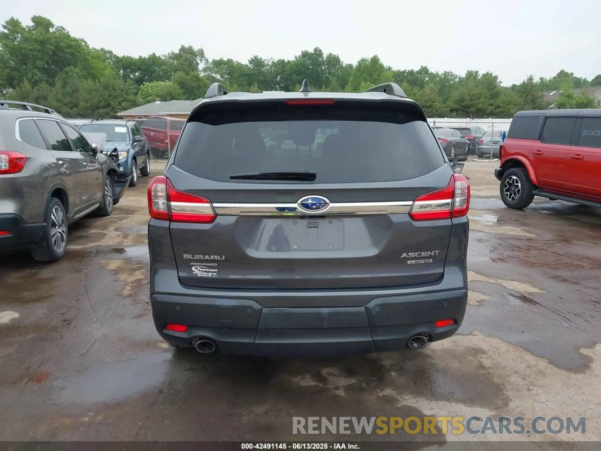 17 Photograph of a damaged car 4S4WMAPD3L3453122 SUBARU ASCENT 2020