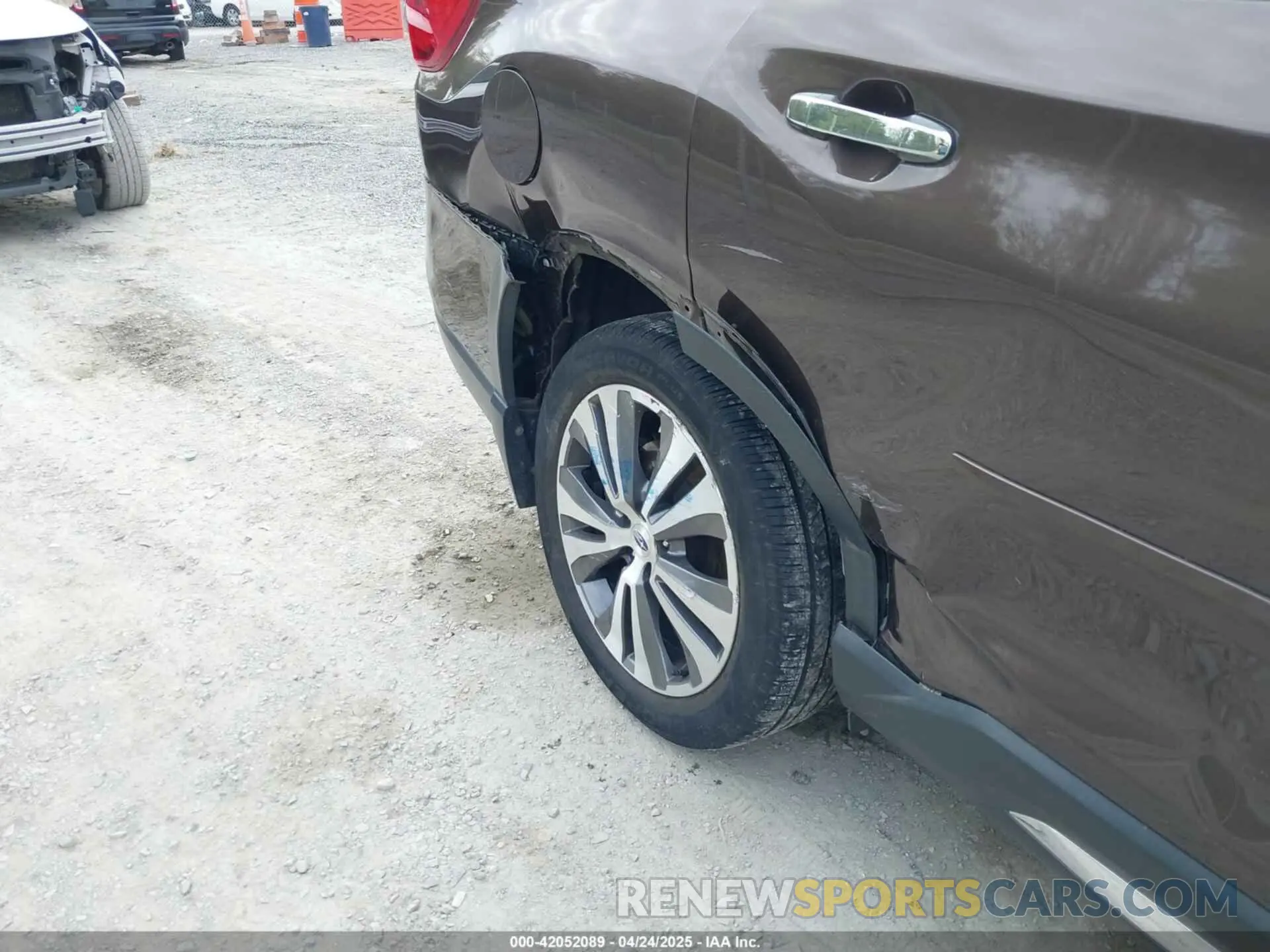 17 Photograph of a damaged car 4S4WMARD4L3419395 SUBARU ASCENT 2020