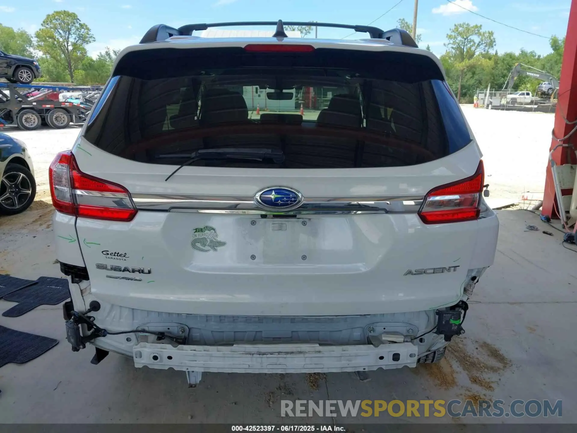 17 Photograph of a damaged car 4S4WMACD0M3408940 SUBARU ASCENT 2021