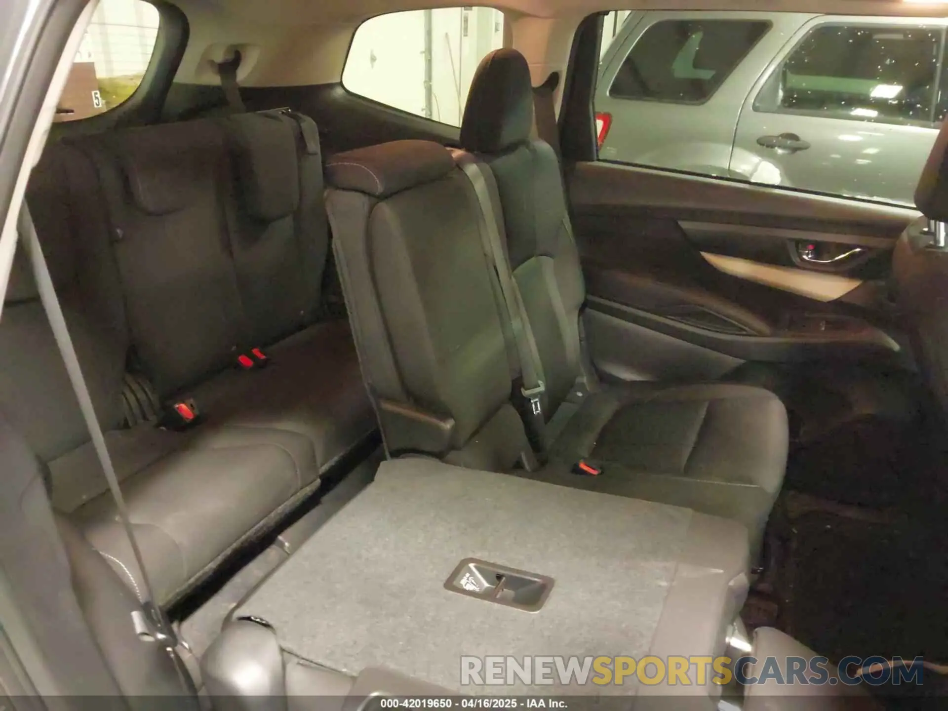 8 Photograph of a damaged car 4S4WMACD0M3424202 SUBARU ASCENT 2021