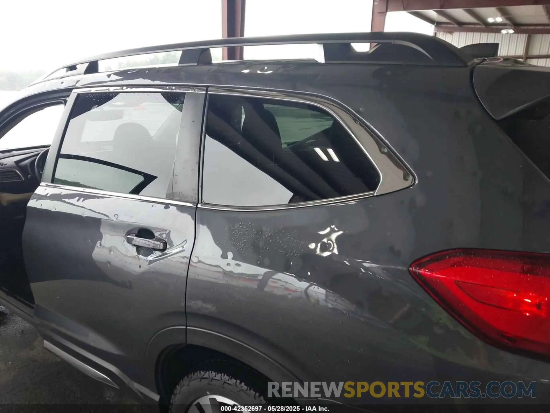 18 Photograph of a damaged car 4S4WMALD5M3405385 SUBARU ASCENT 2021