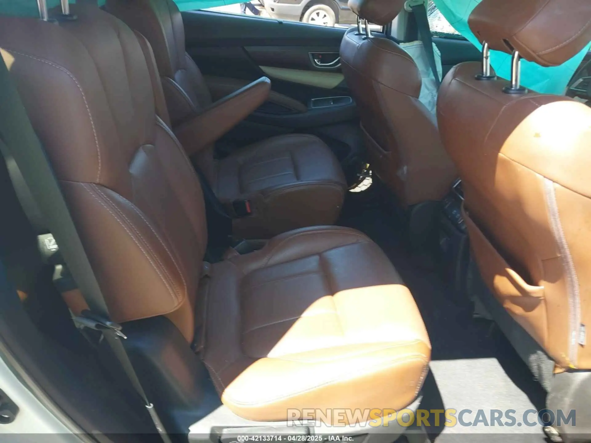 8 Photograph of a damaged car 4S4WMARD8M3425069 SUBARU ASCENT 2021