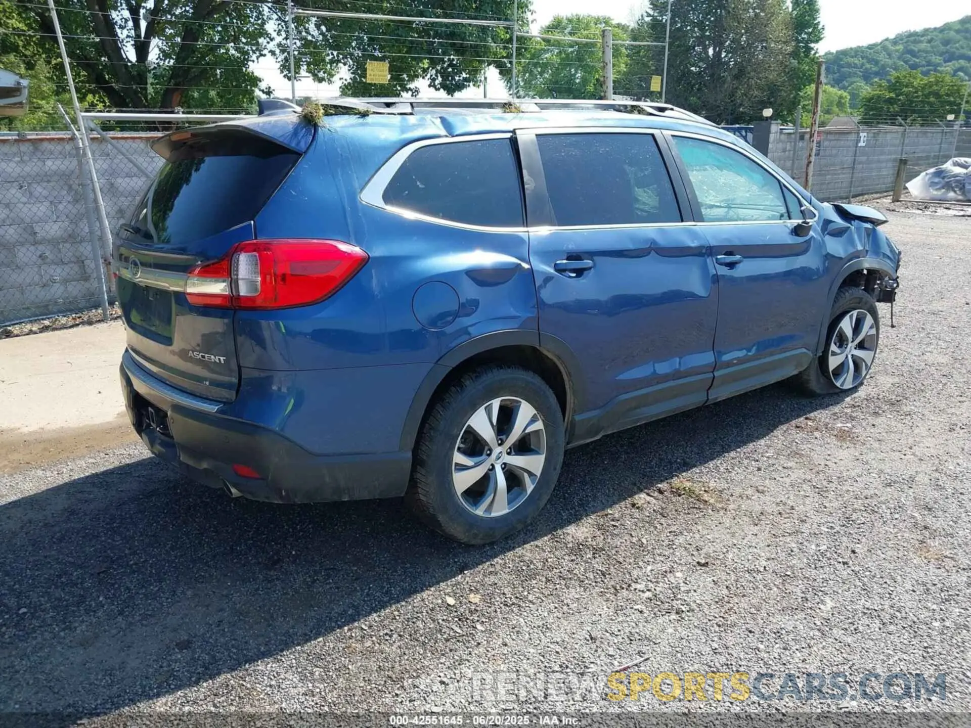 4 Photograph of a damaged car 4S4WMACD3N3442288 SUBARU ASCENT 2022