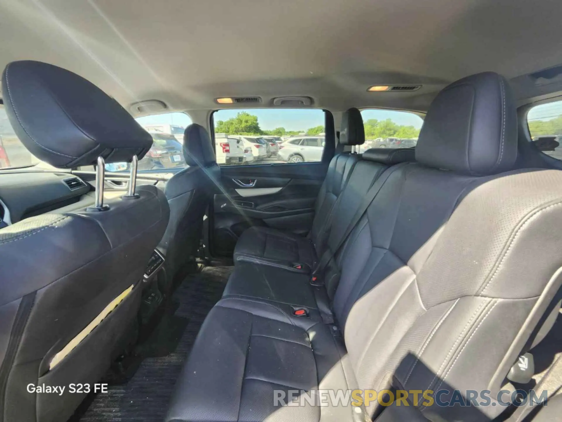 18 Photograph of a damaged car 4S4WMAKD0N3464556 SUBARU ASCENT 2022